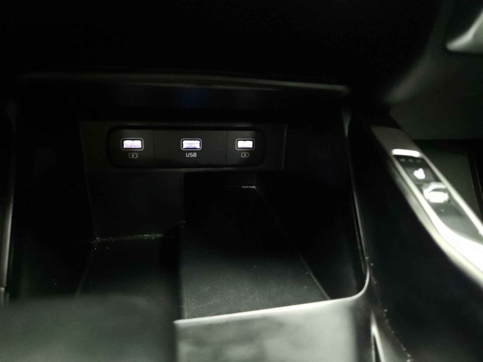 Thumbnail: 2021 Kia Sorento - 18