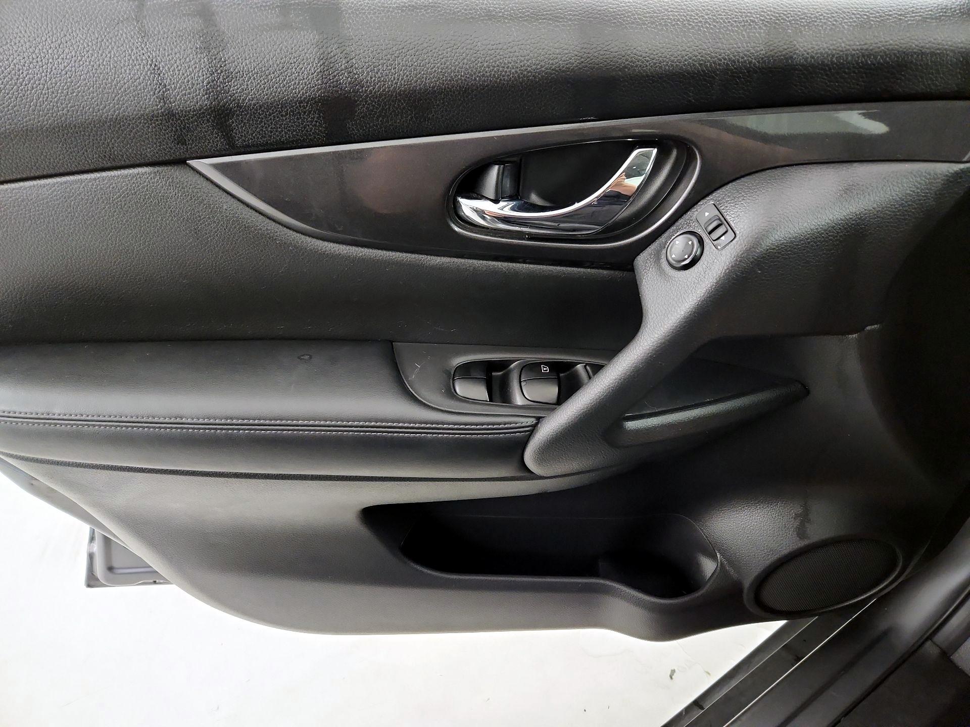 Thumbnail: 2017 Nissan Rogue - 12