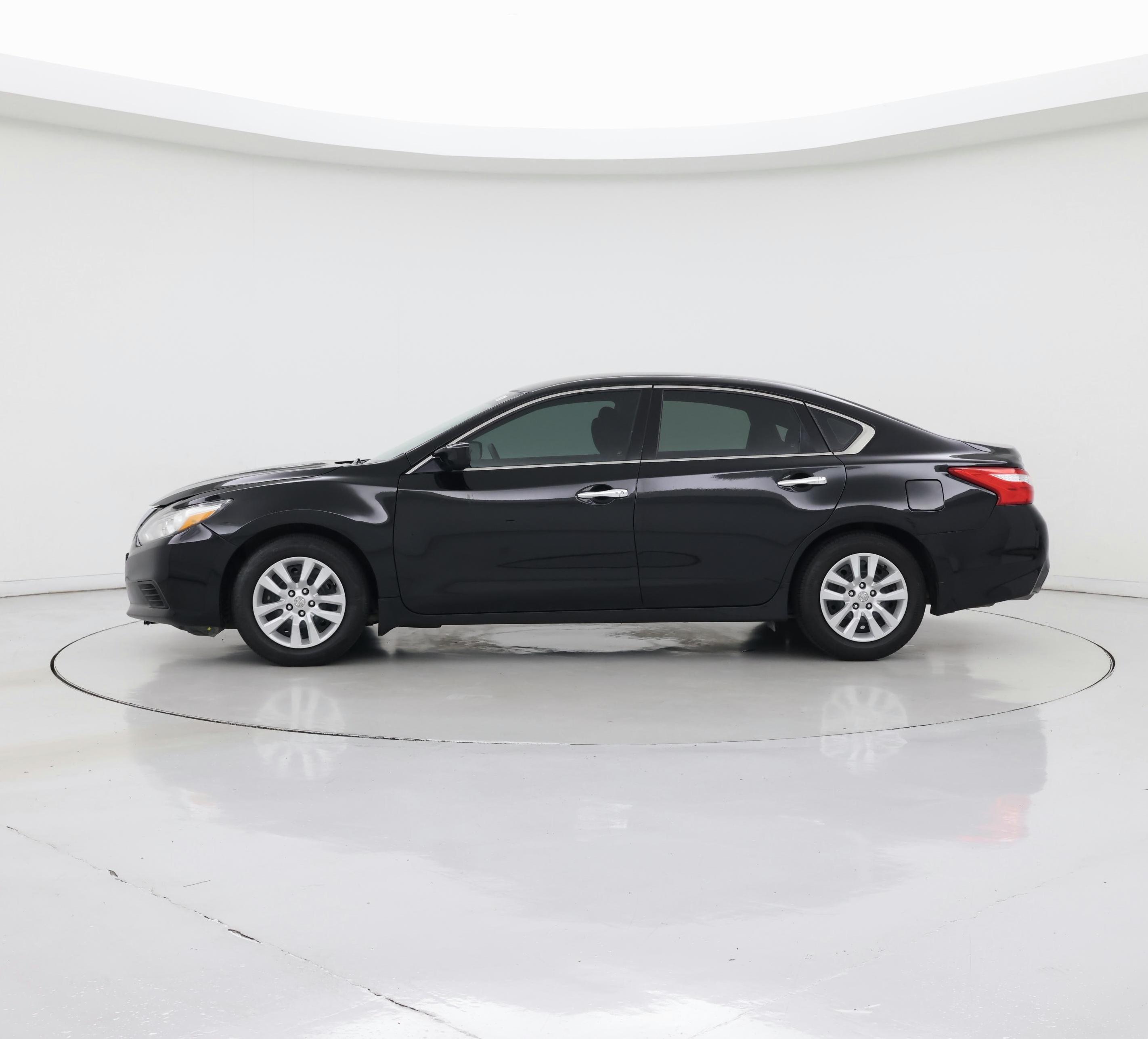 Thumbnail: 2017 Nissan Altima - 3