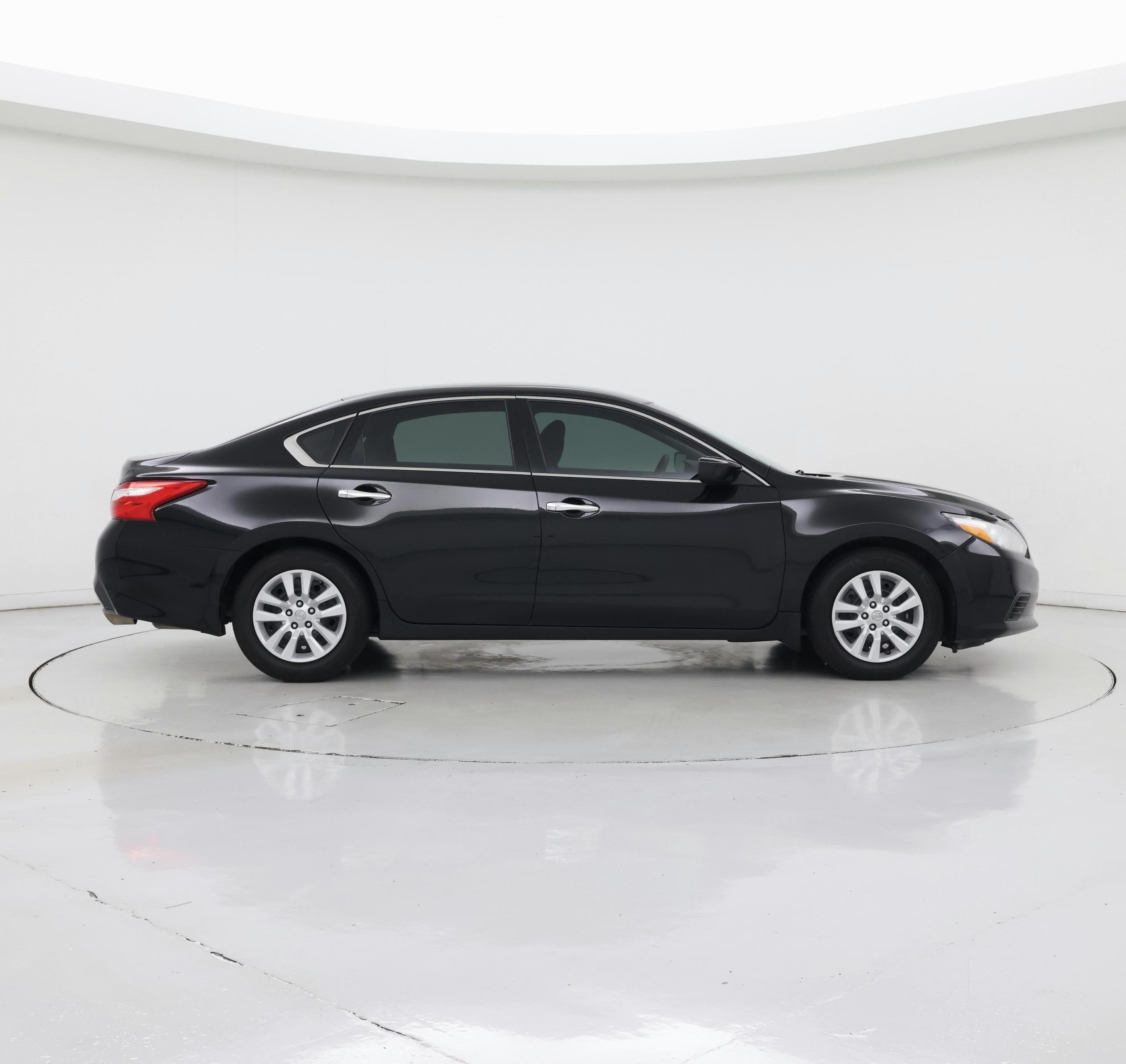 Thumbnail: 2017 Nissan Altima - 7