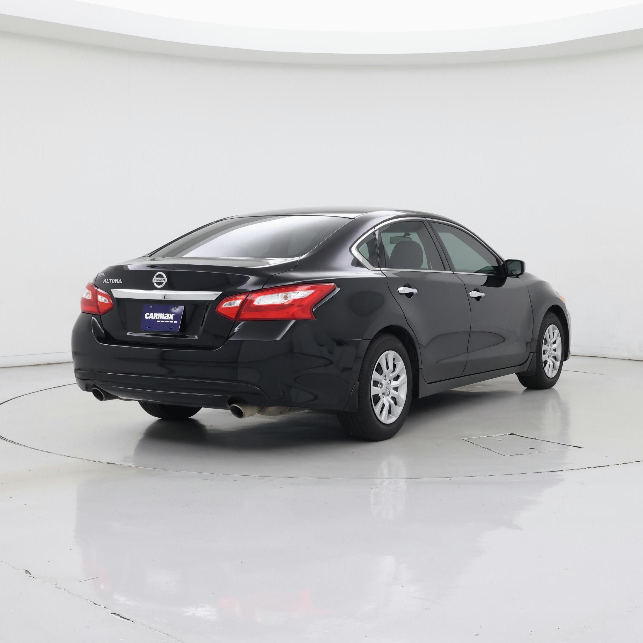 Thumbnail: 2017 Nissan Altima - 8