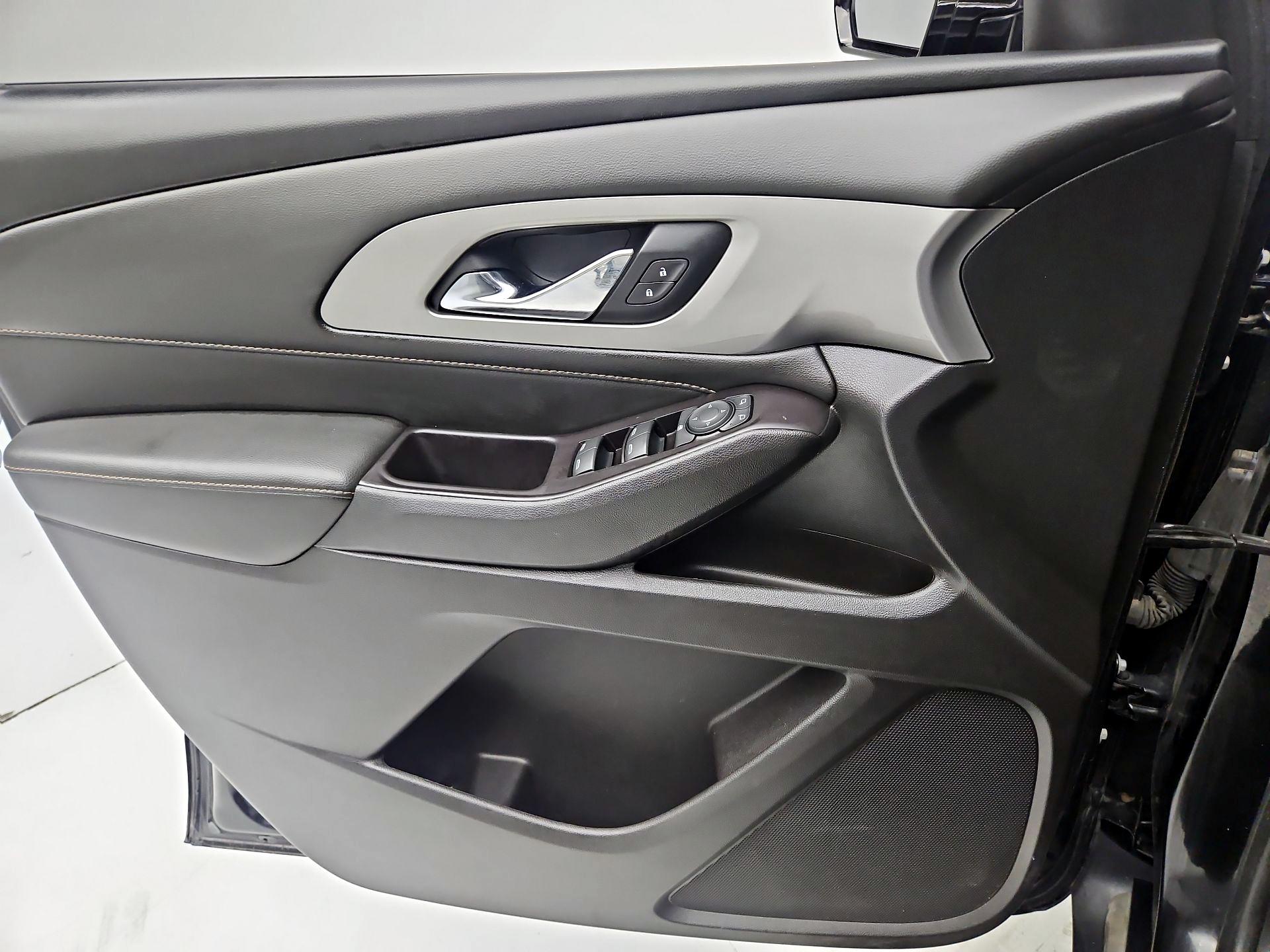 Thumbnail: 2020 Chevrolet Traverse - 12