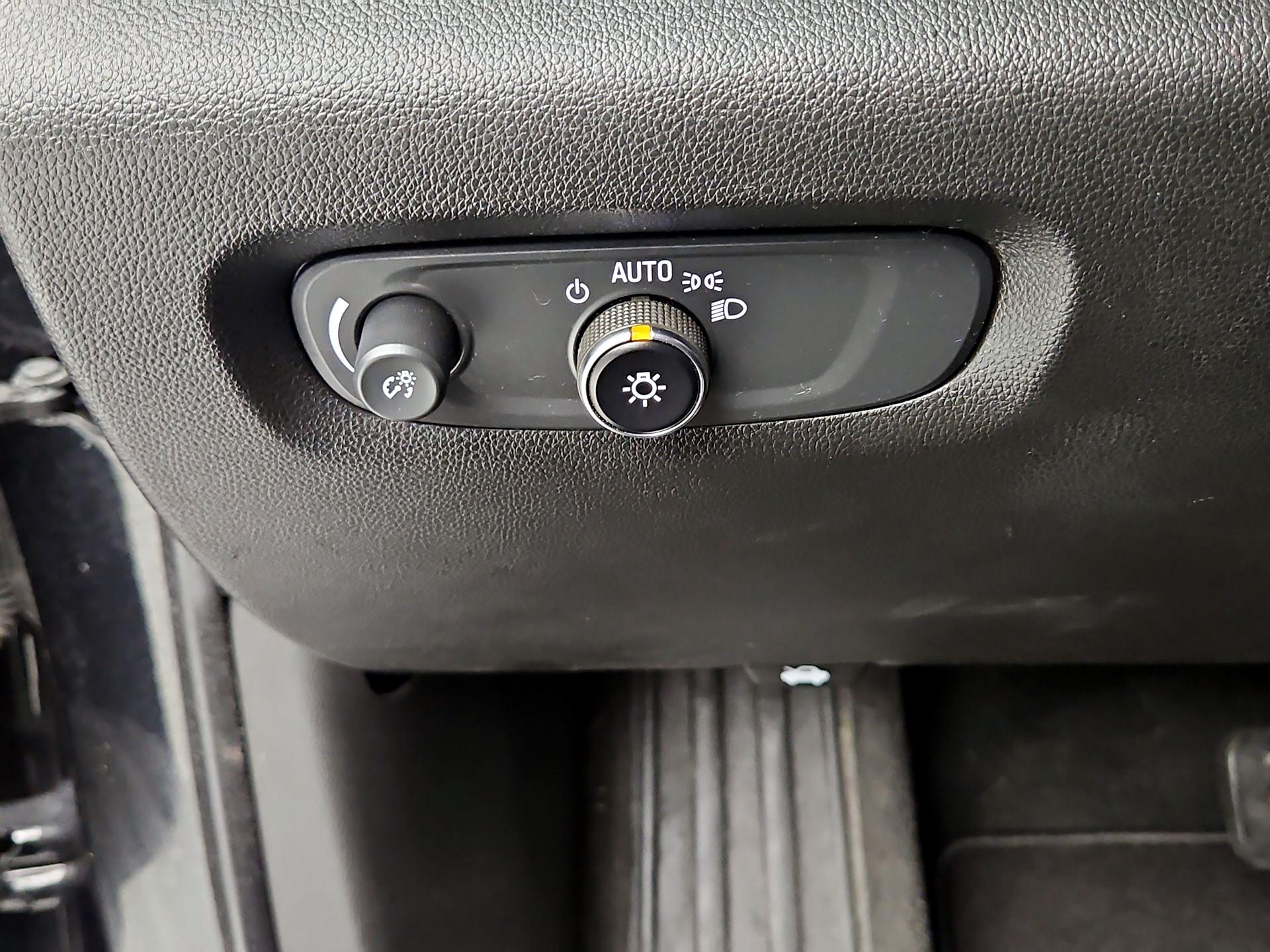 Thumbnail: 2020 Chevrolet Traverse - 13