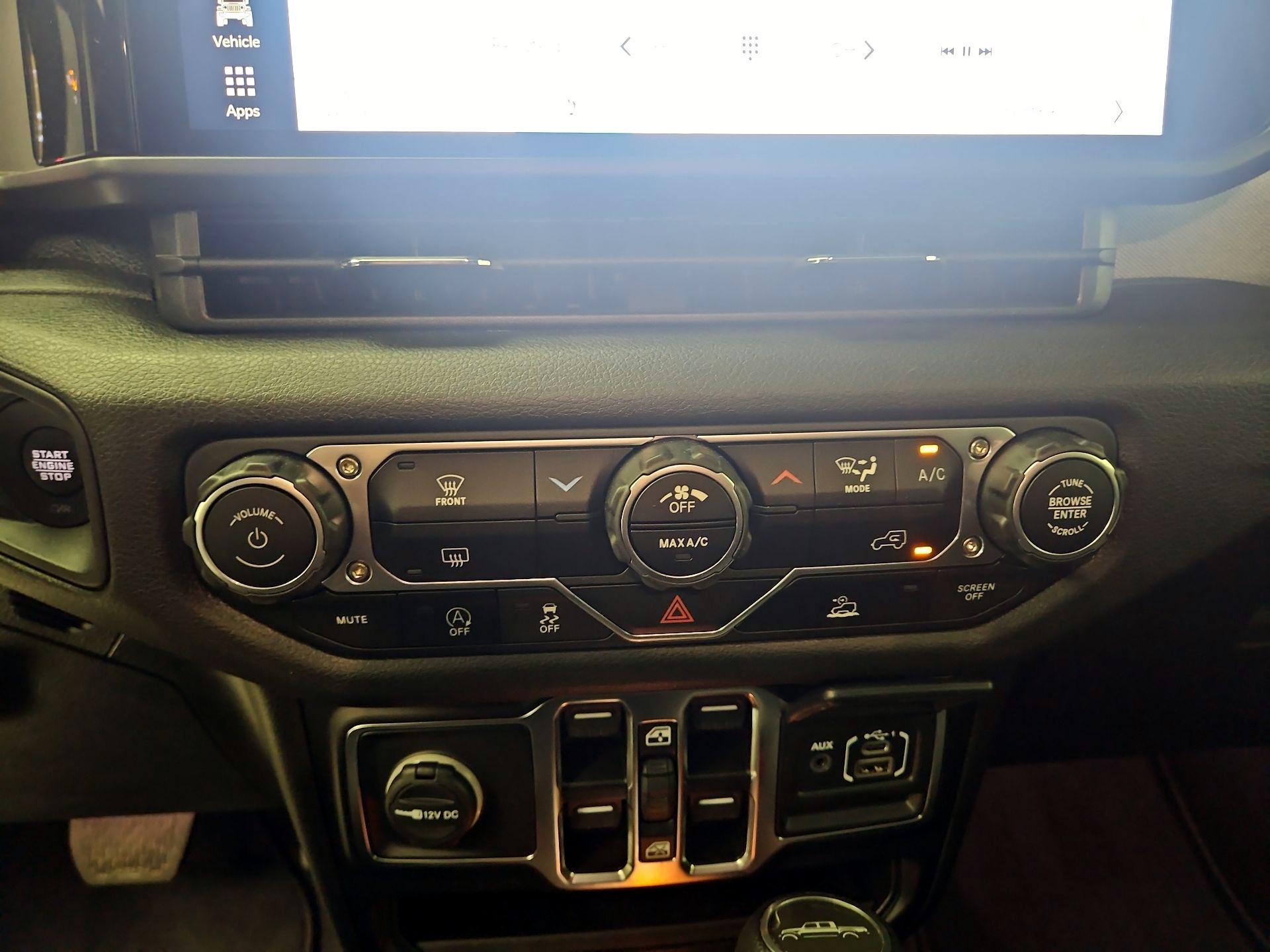Thumbnail: 2025 Jeep Gladiator - 14