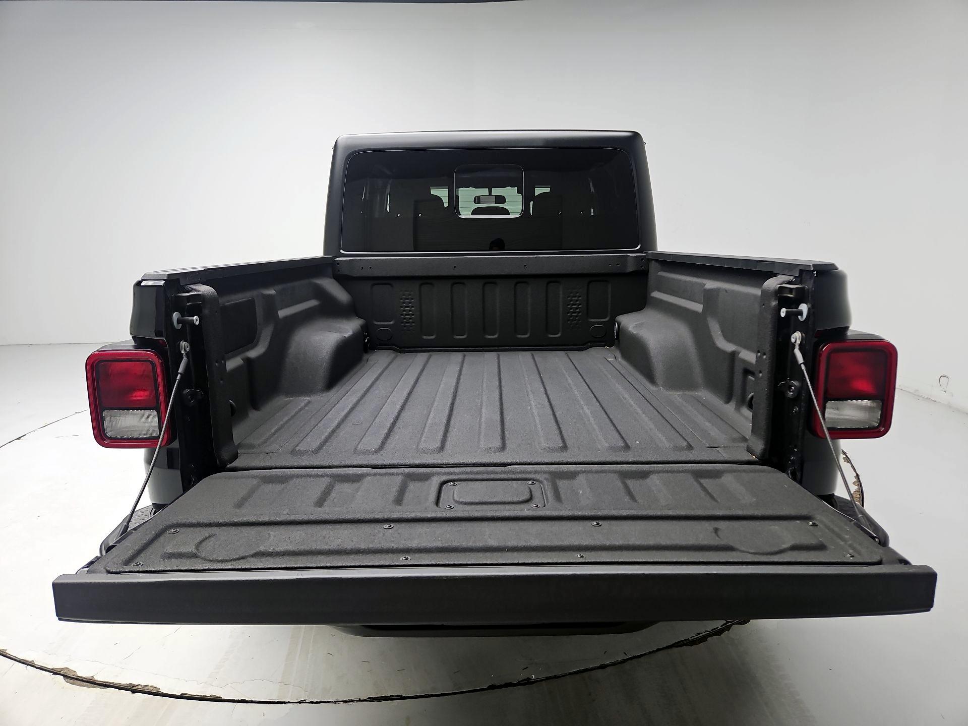 Thumbnail: 2025 Jeep Gladiator - 18