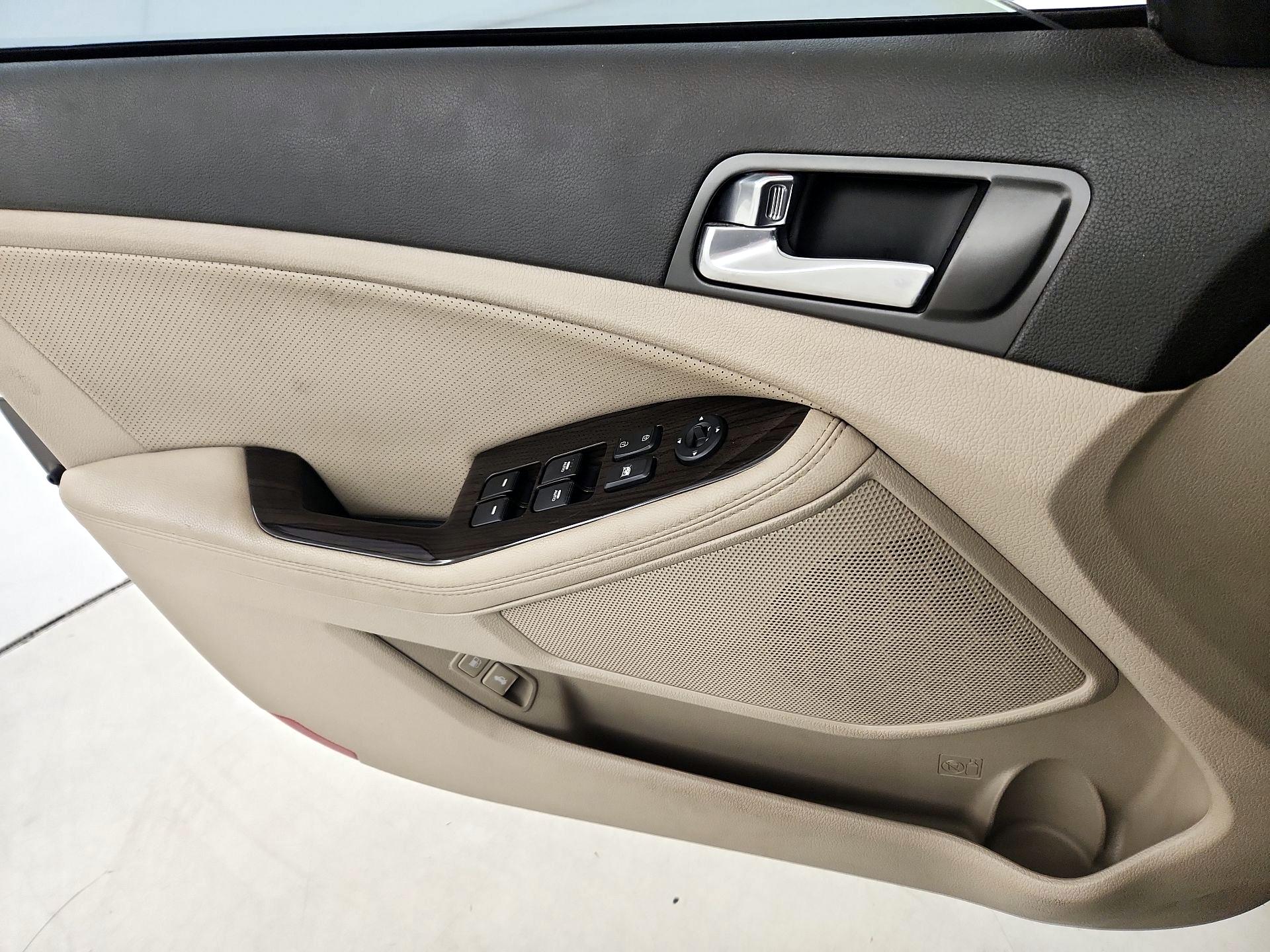 Thumbnail: 2015 Kia Optima - 12