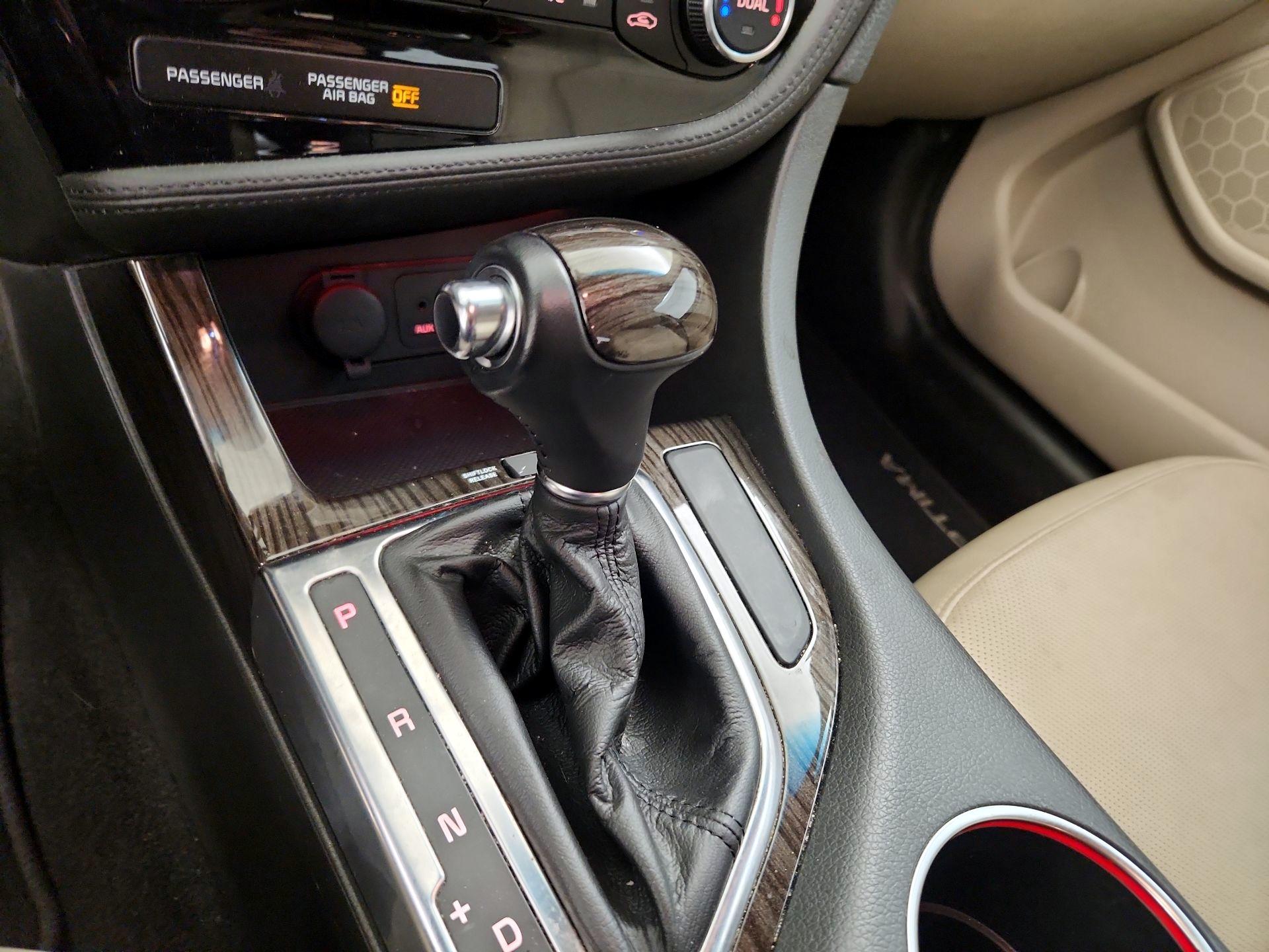 Thumbnail: 2015 Kia Optima - 16