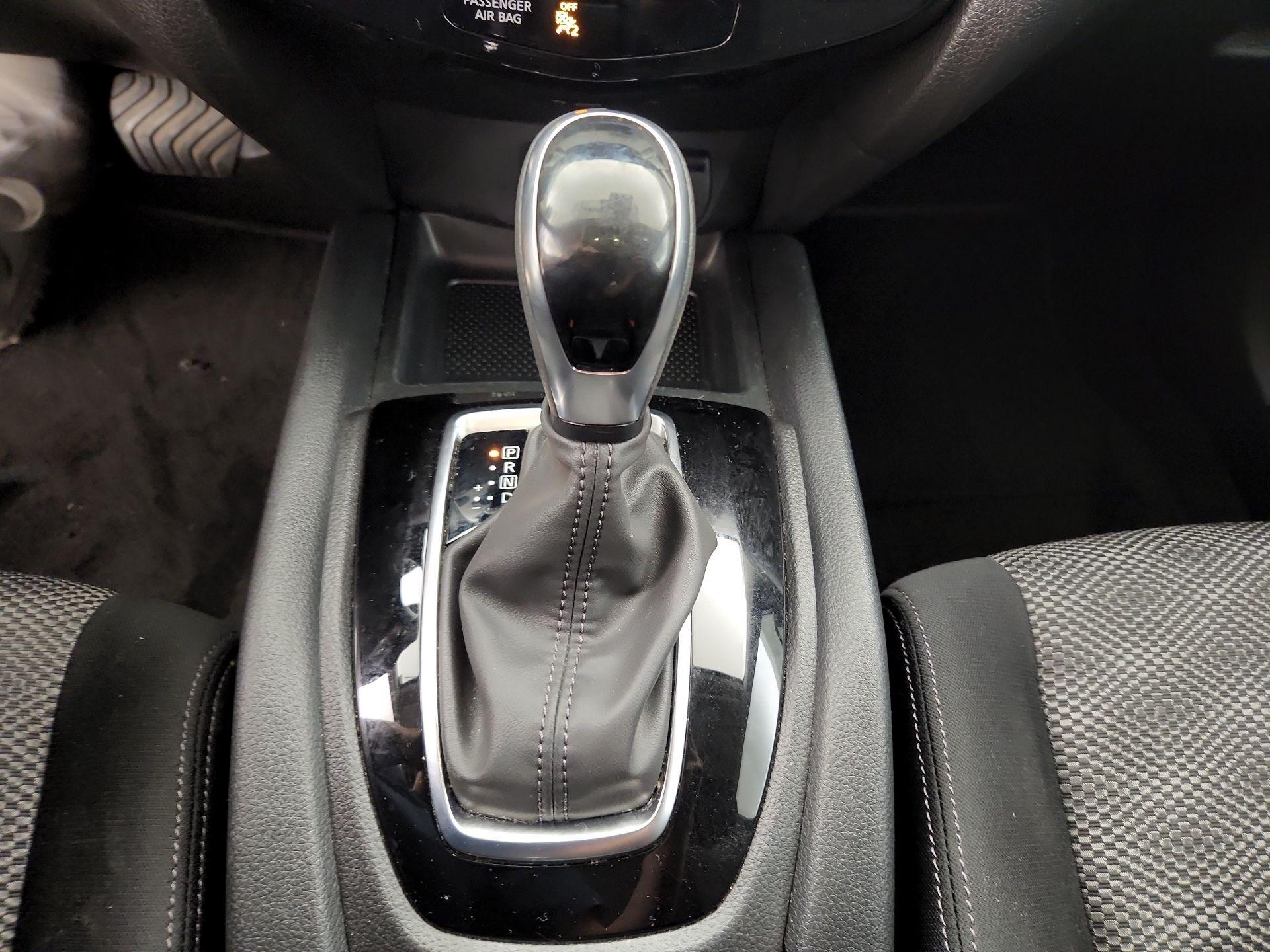 Thumbnail: 2019 Nissan Rogue Sport - 17