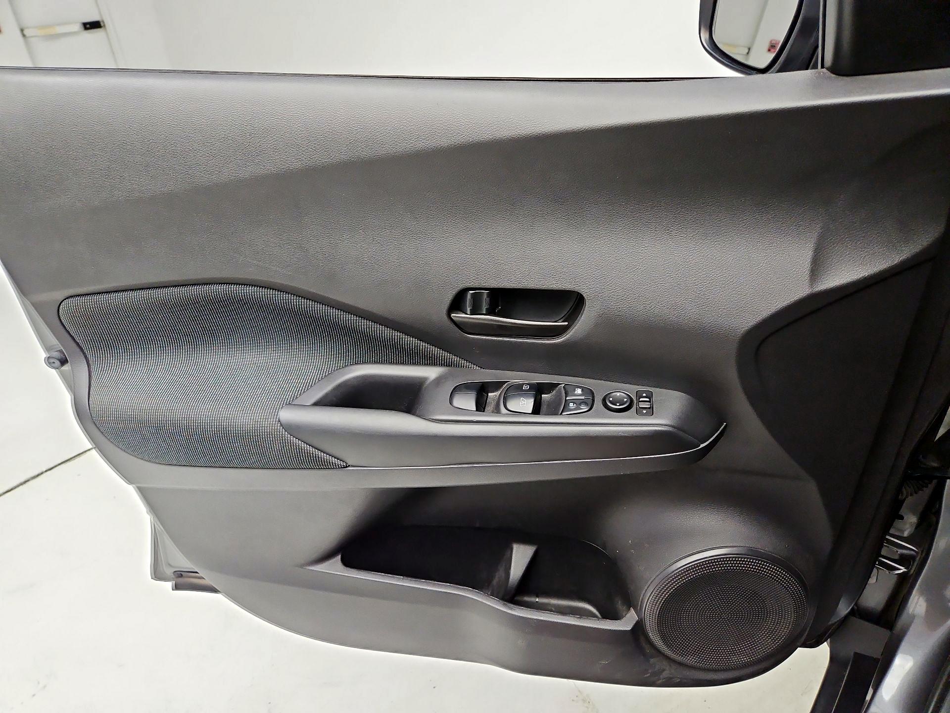 Thumbnail: 2019 Nissan Kicks - 12