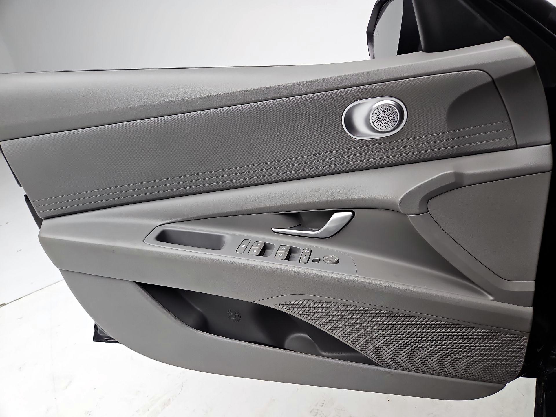 Thumbnail: 2023 Hyundai Elantra - 12