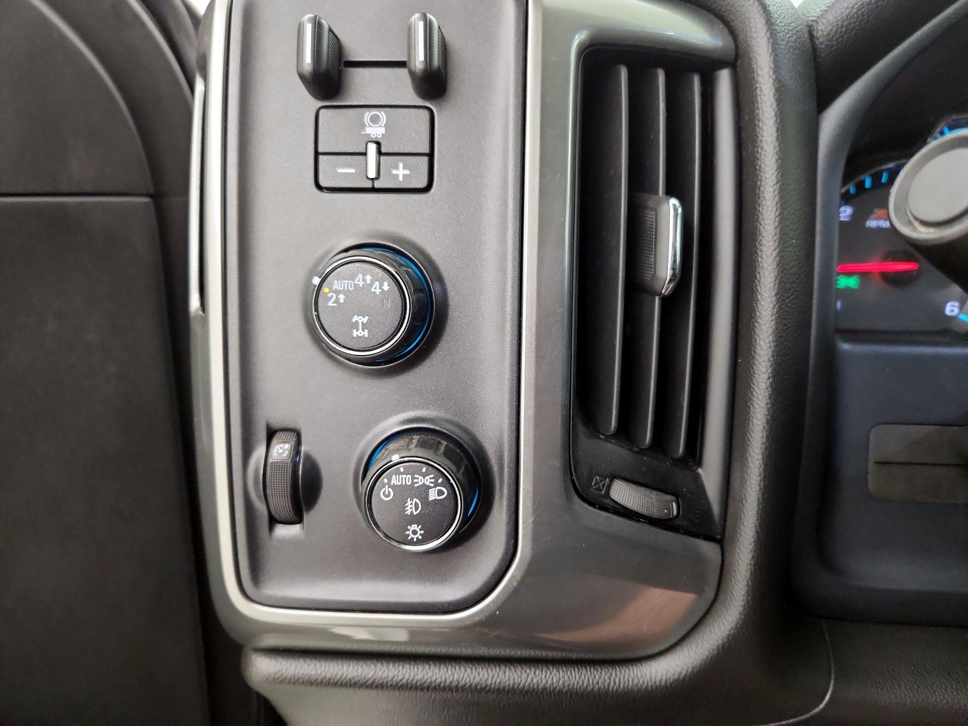 Thumbnail: 2018 Chevrolet Silverado 1500 - 13