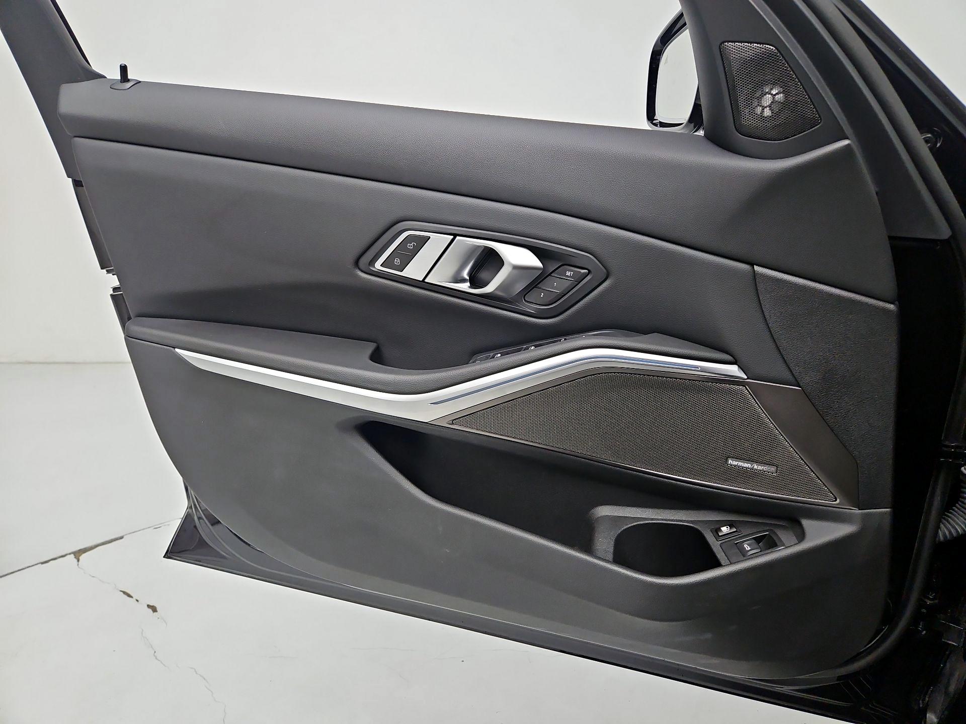 Thumbnail: 2023 BMW 3 Series - 12