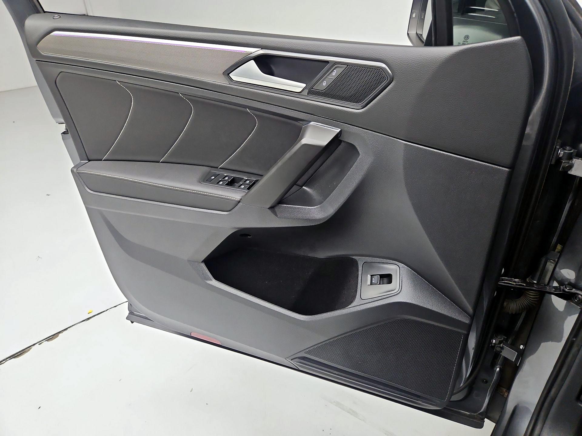 Thumbnail: 2022 Volkswagen Tiguan - 12