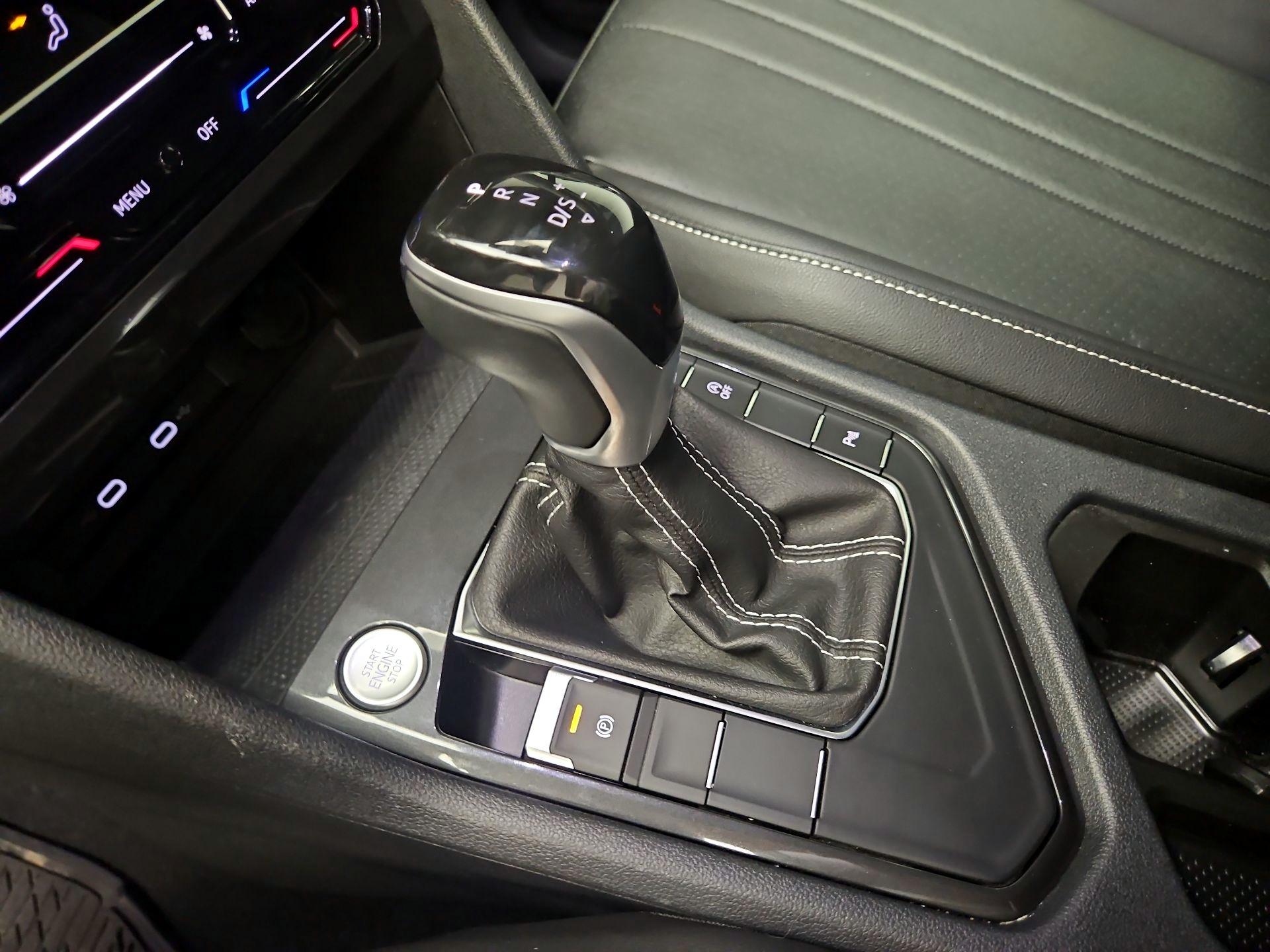 Thumbnail: 2022 Volkswagen Tiguan - 17