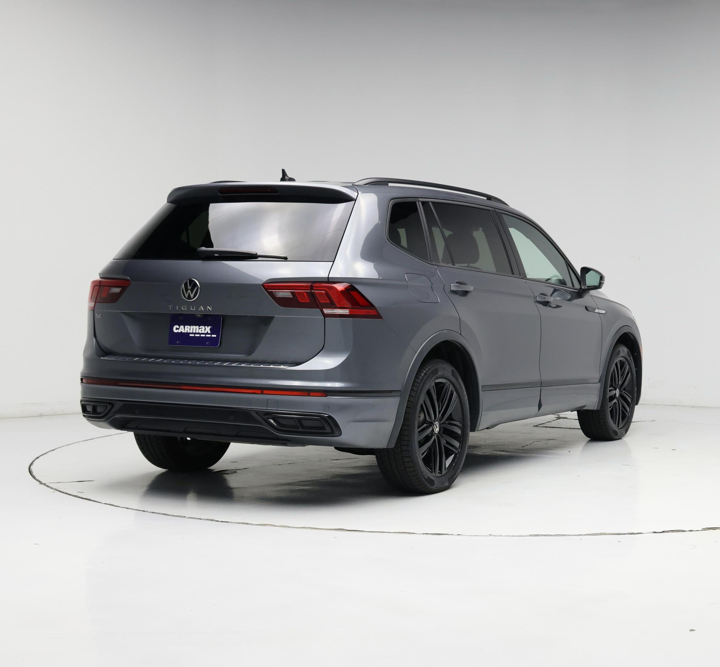 Thumbnail: 2022 Volkswagen Tiguan - 8