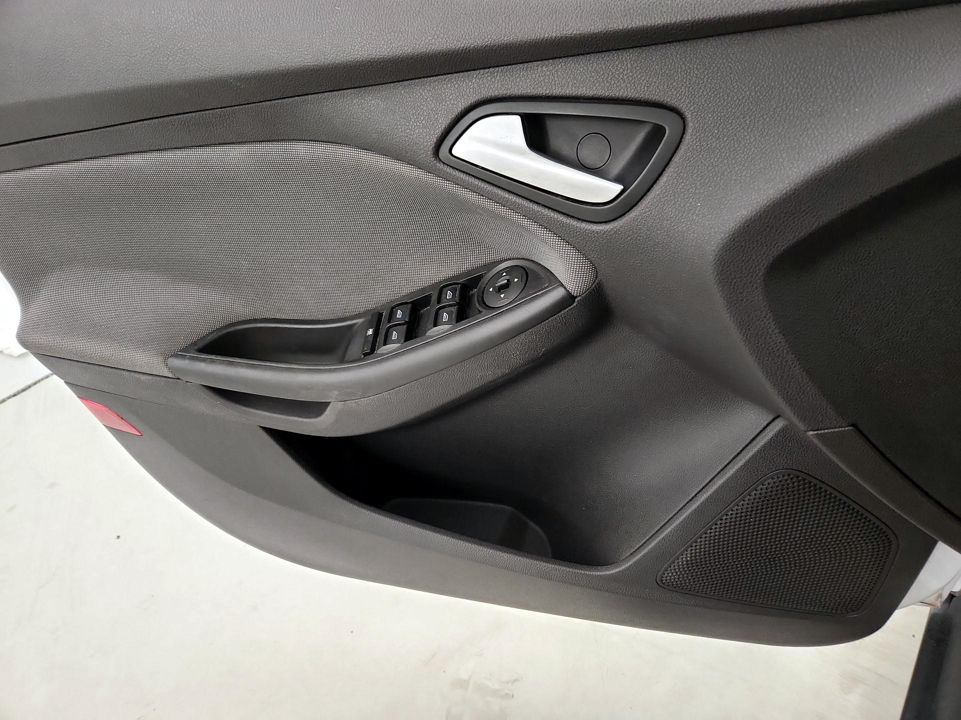 Thumbnail: 2014 Ford Focus - 12