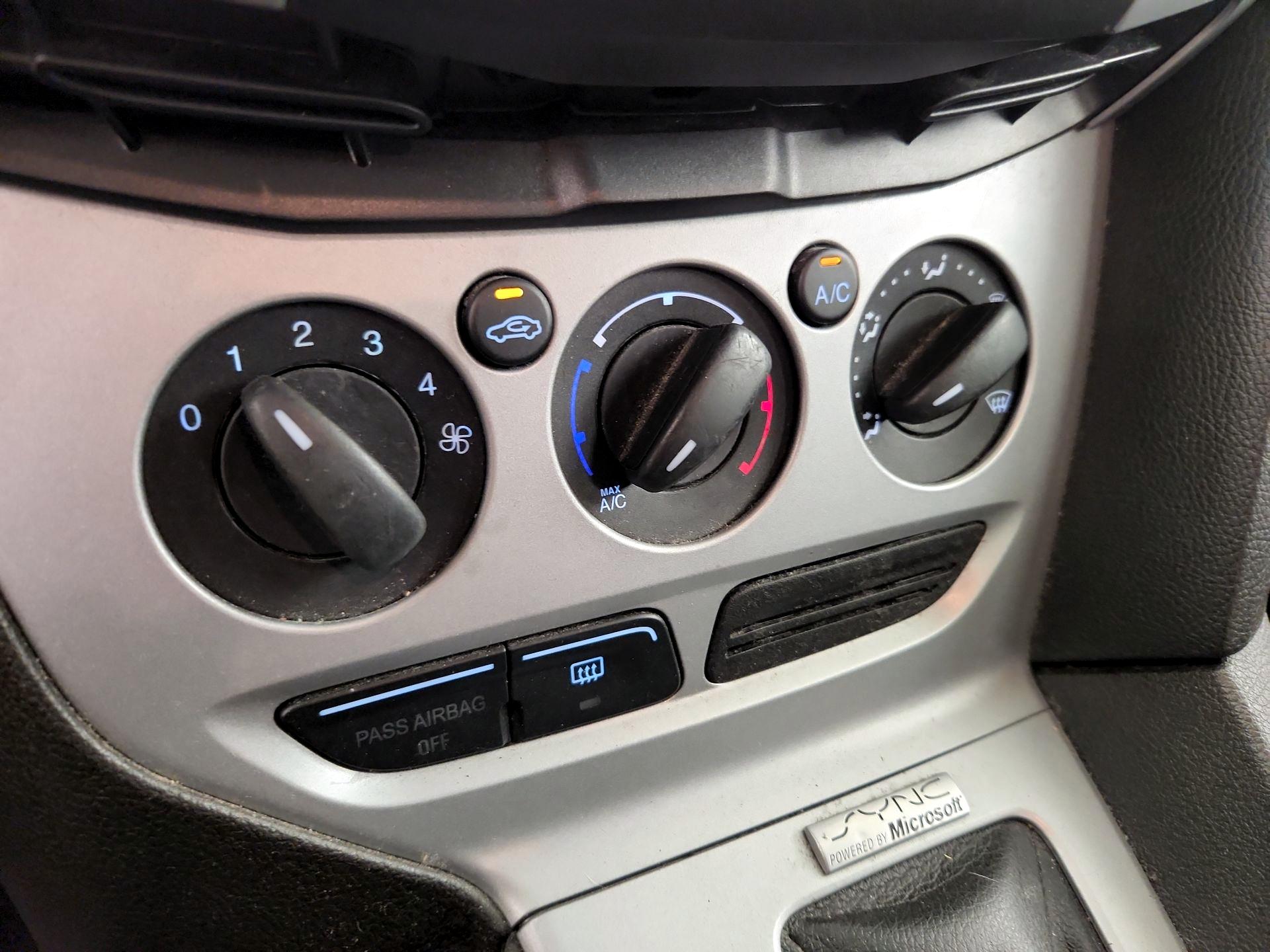 Thumbnail: 2014 Ford Focus - 15