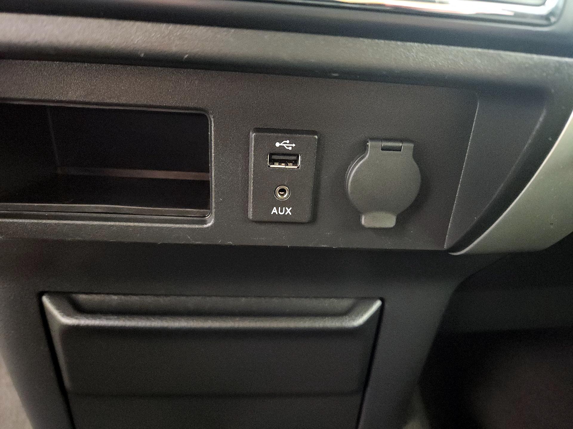 Thumbnail: 2018 Nissan Titan - 18