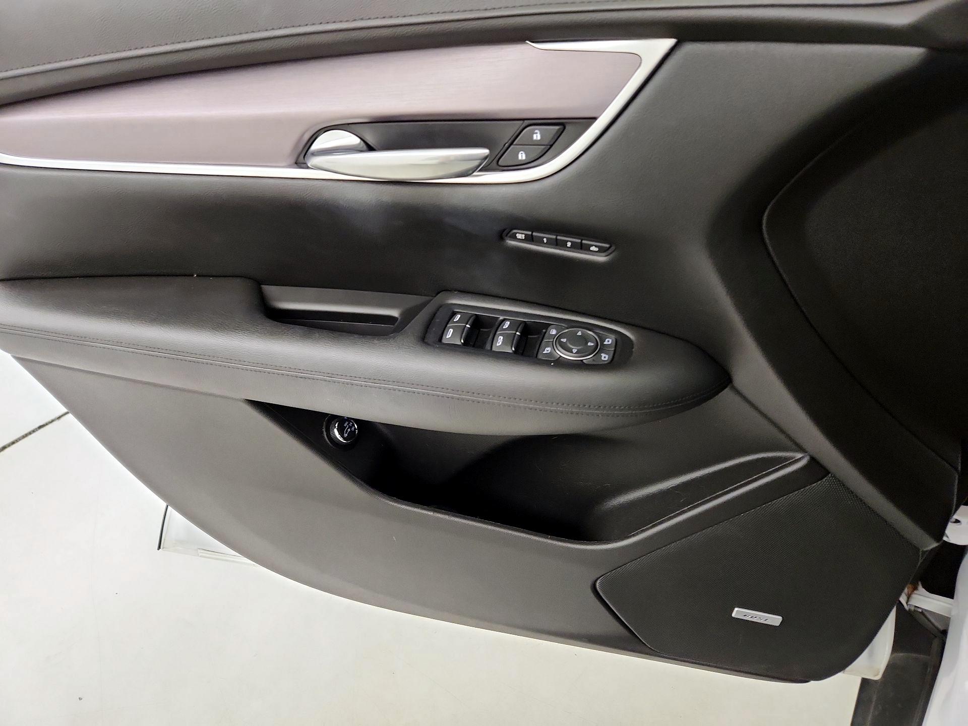 Thumbnail: 2017 Cadillac XT5 - 12