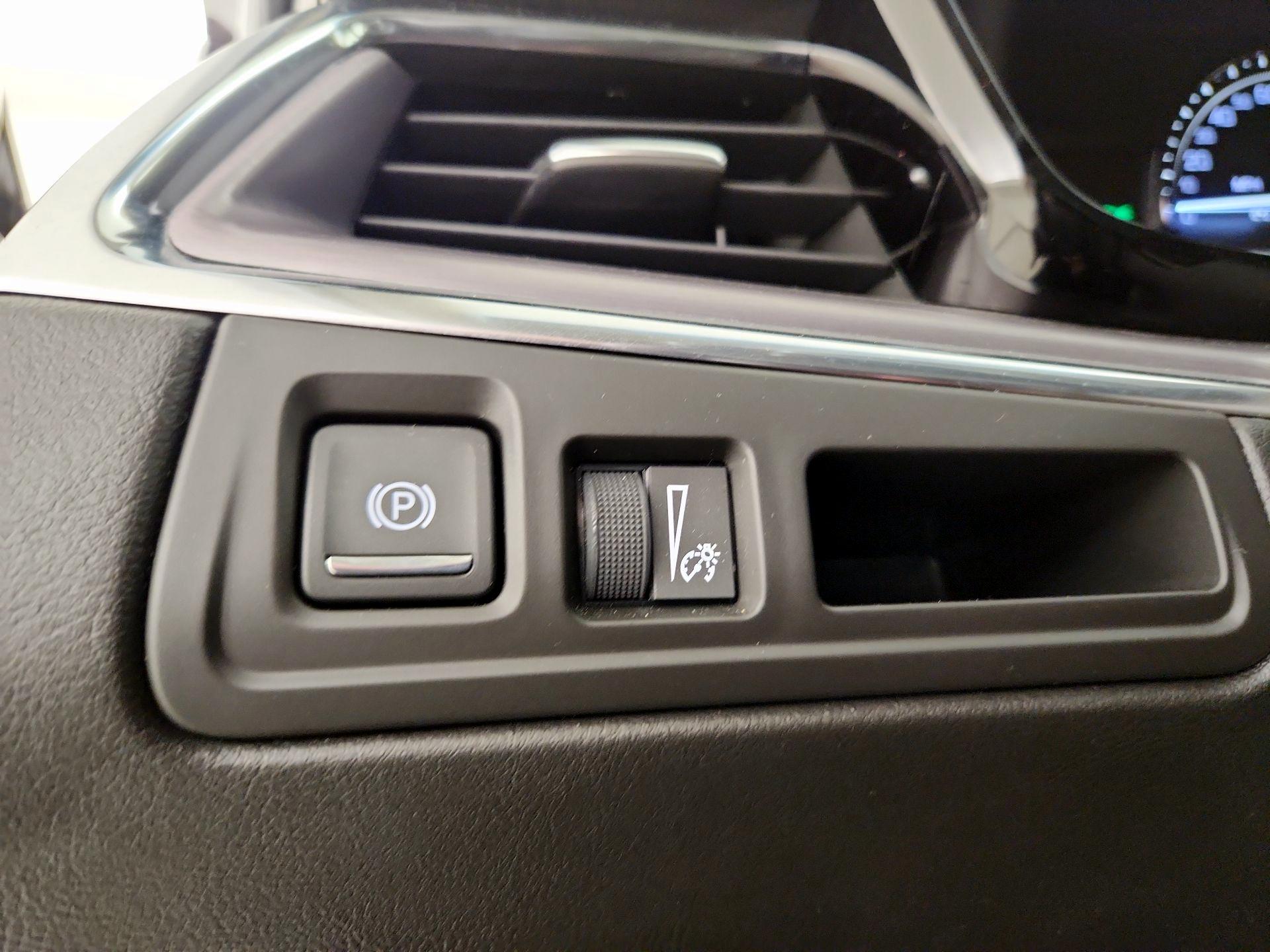 Thumbnail: 2017 Cadillac XT5 - 13