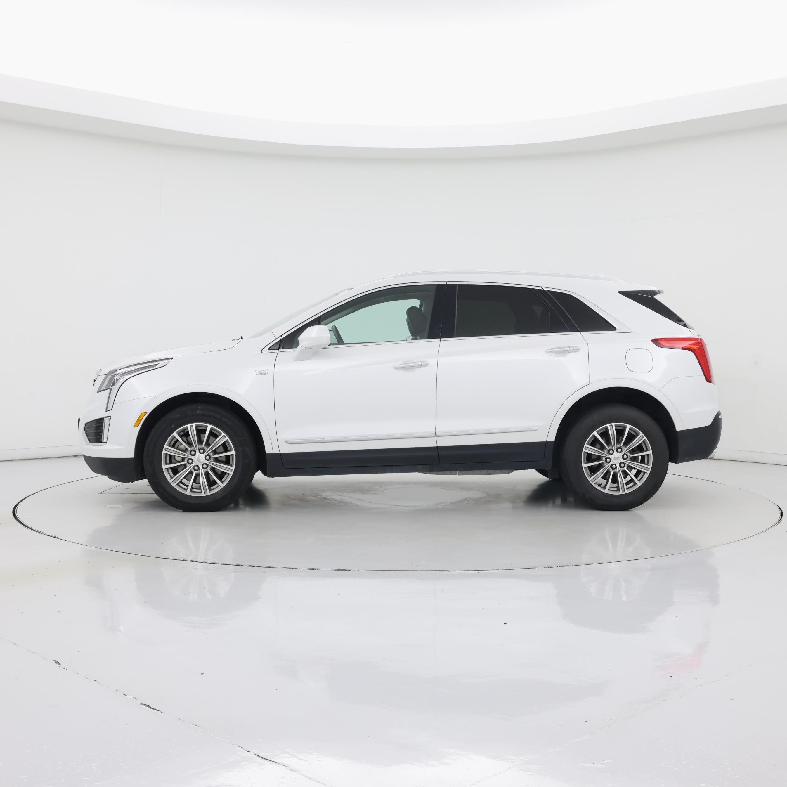 Thumbnail: 2017 Cadillac XT5 - 3