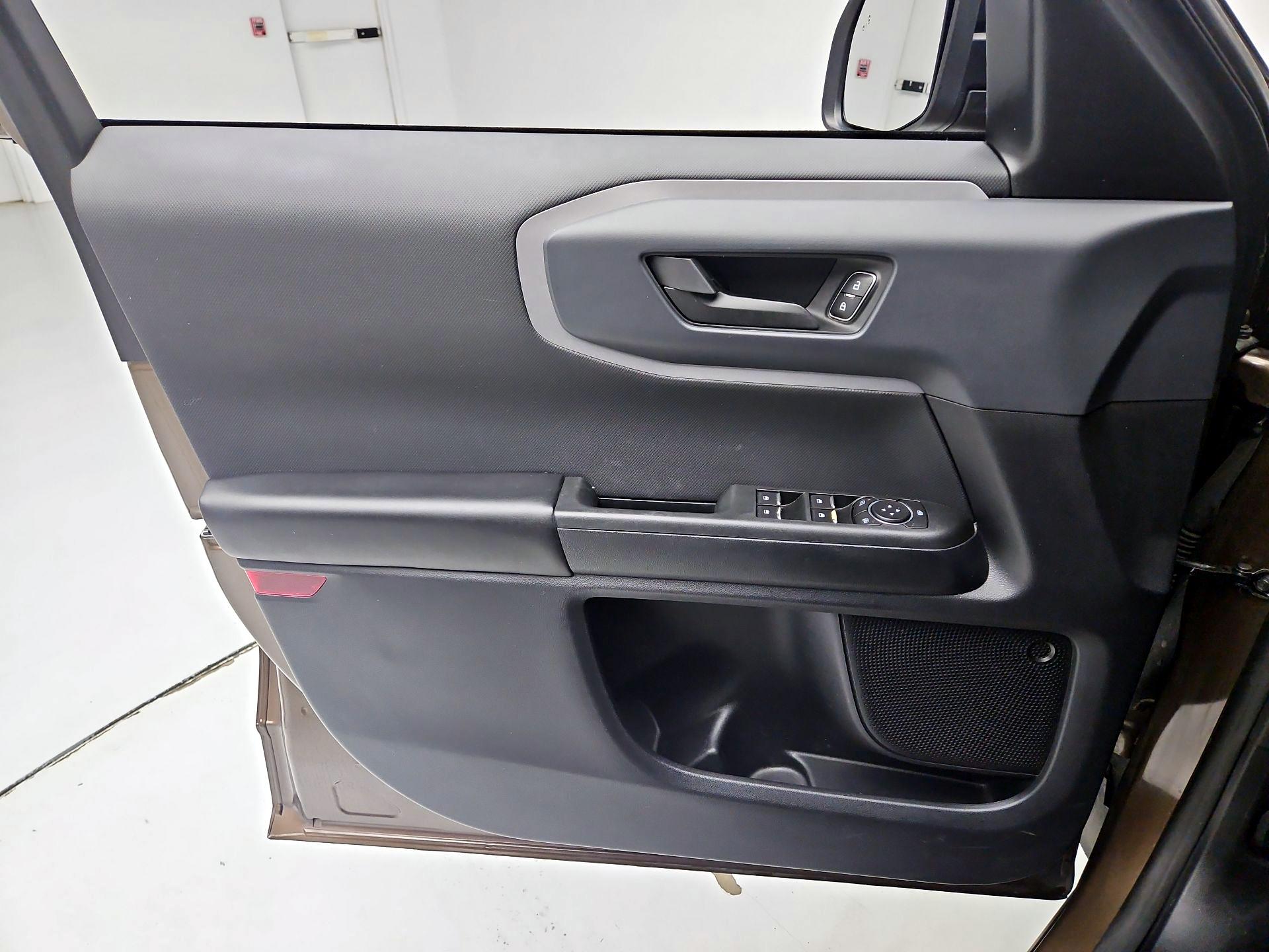 Thumbnail: 2022 Ford Bronco Sport - 12