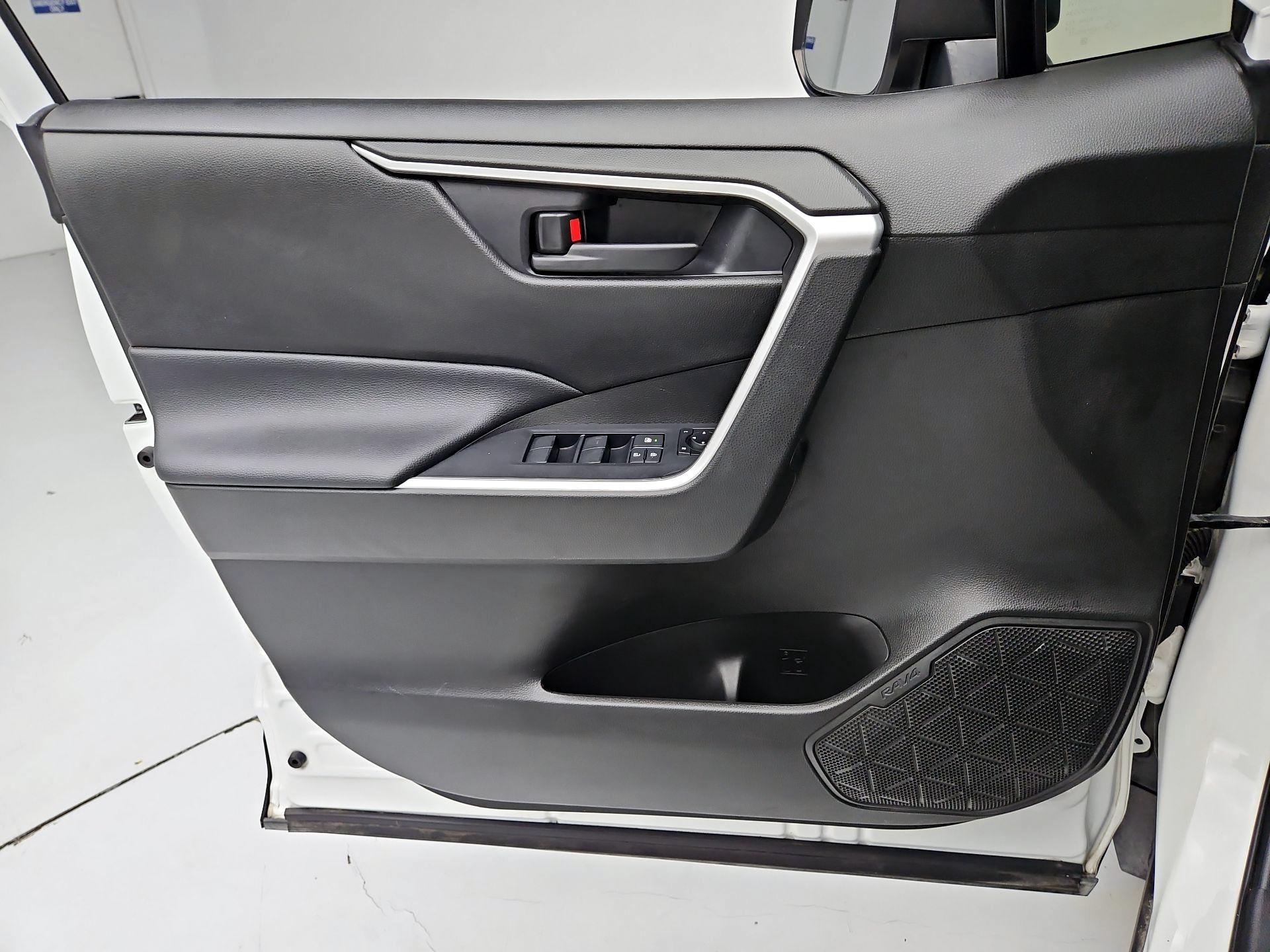 Thumbnail: 2021 Toyota RAV4 - 12