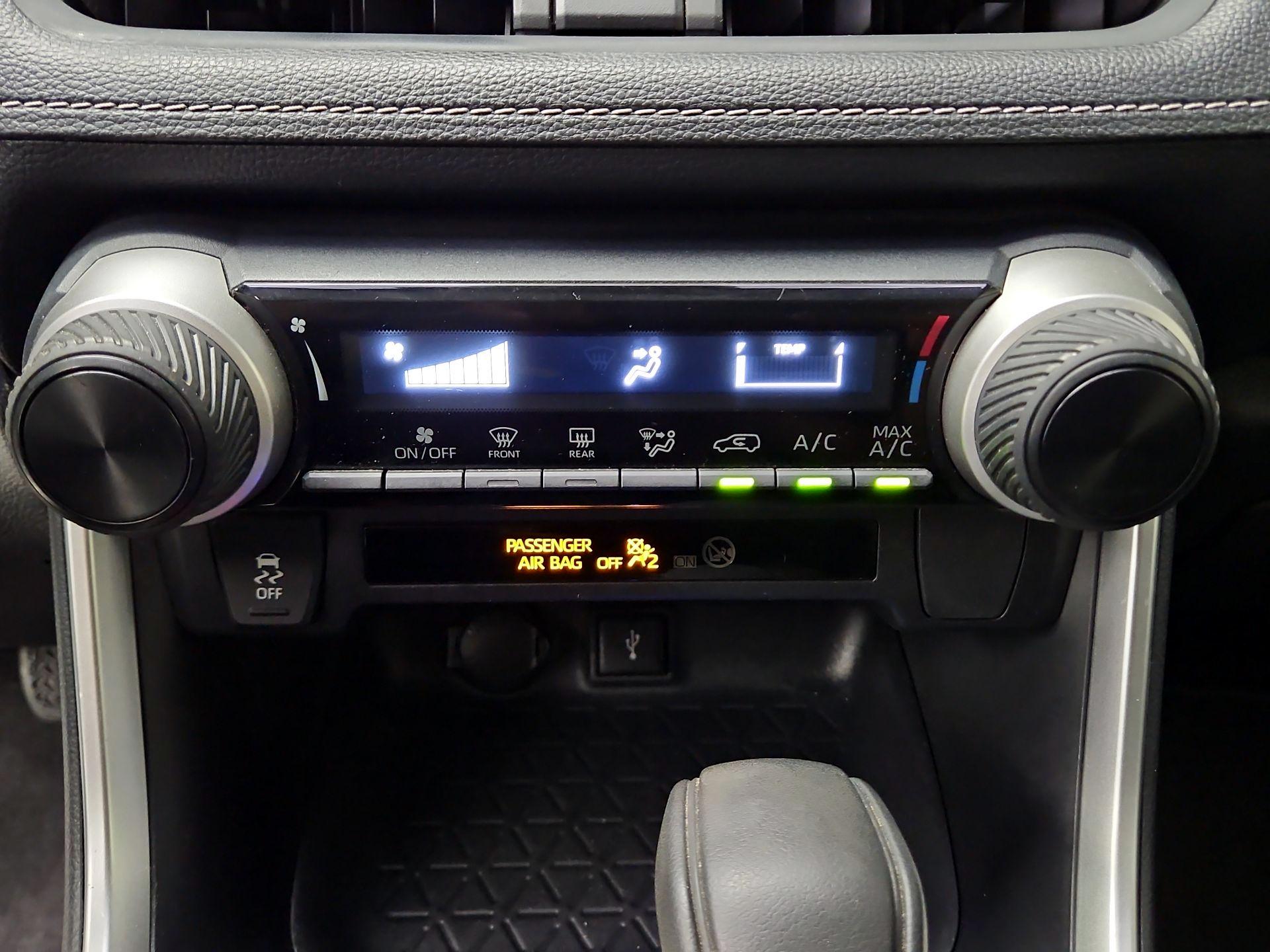 Thumbnail: 2021 Toyota RAV4 - 16