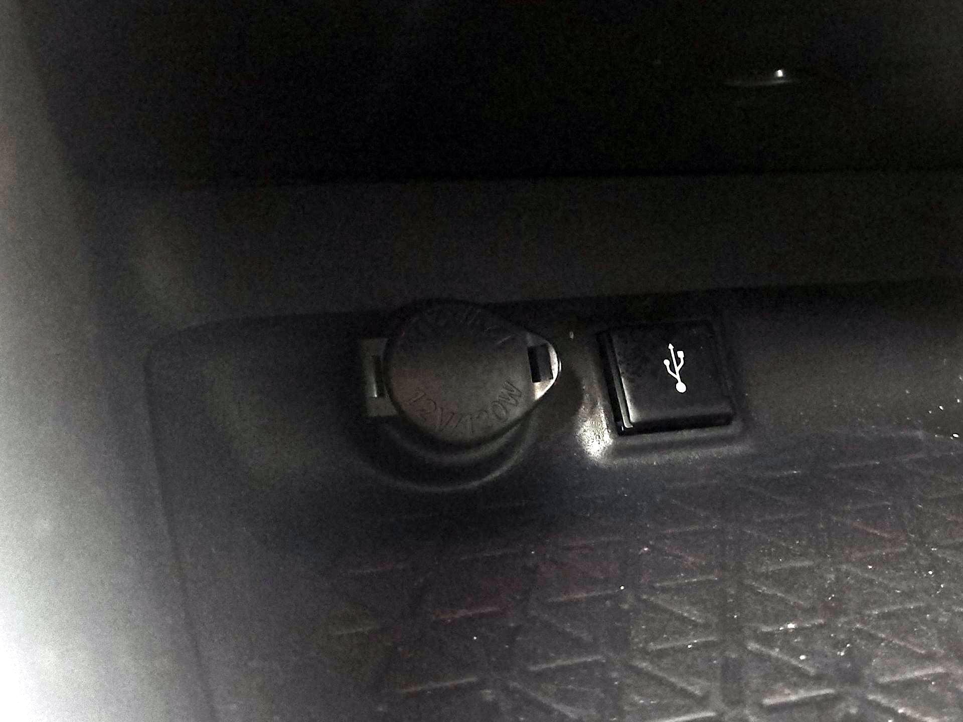 Thumbnail: 2021 Toyota RAV4 - 18