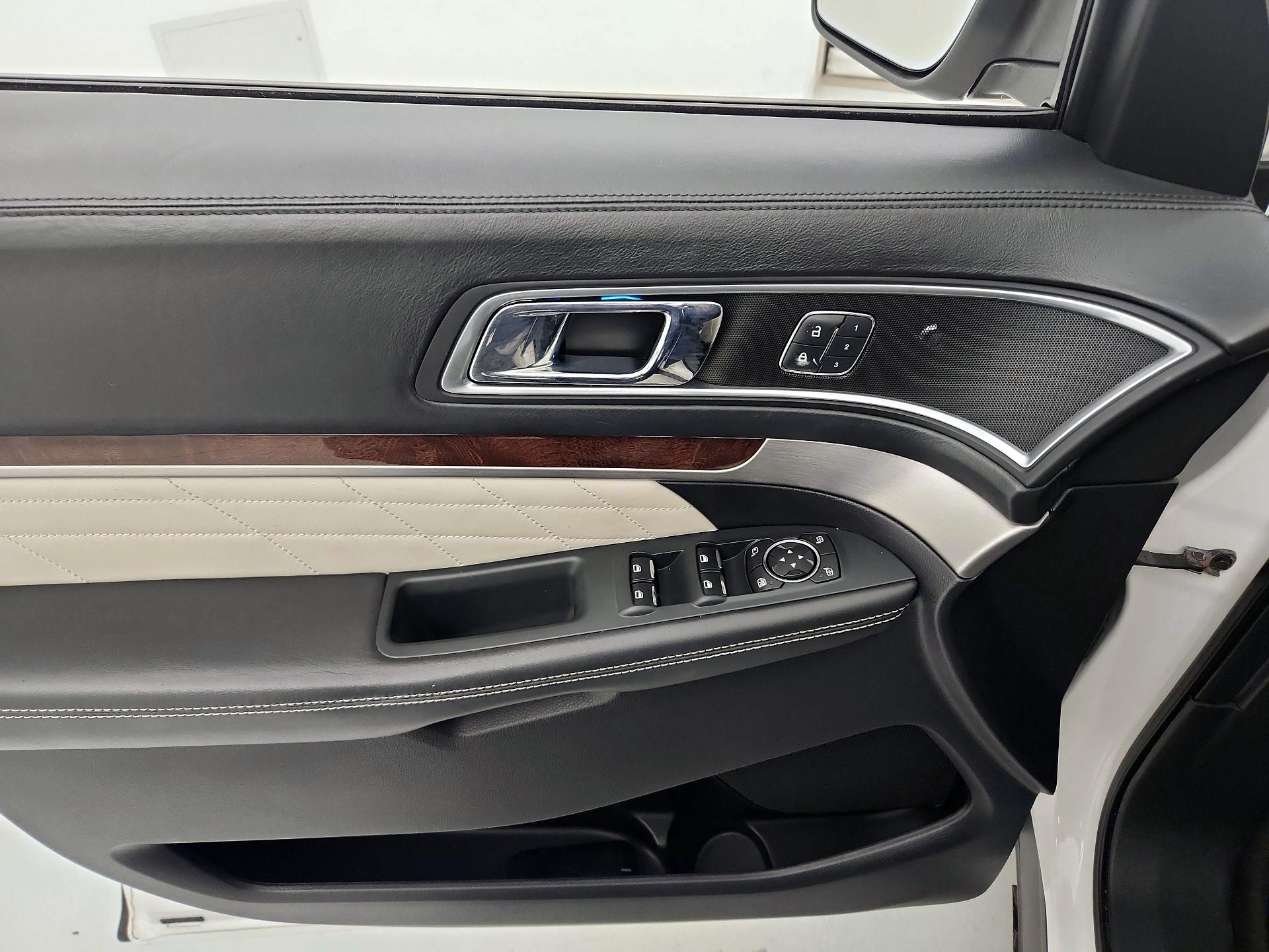 Thumbnail: 2016 Ford Explorer - 12