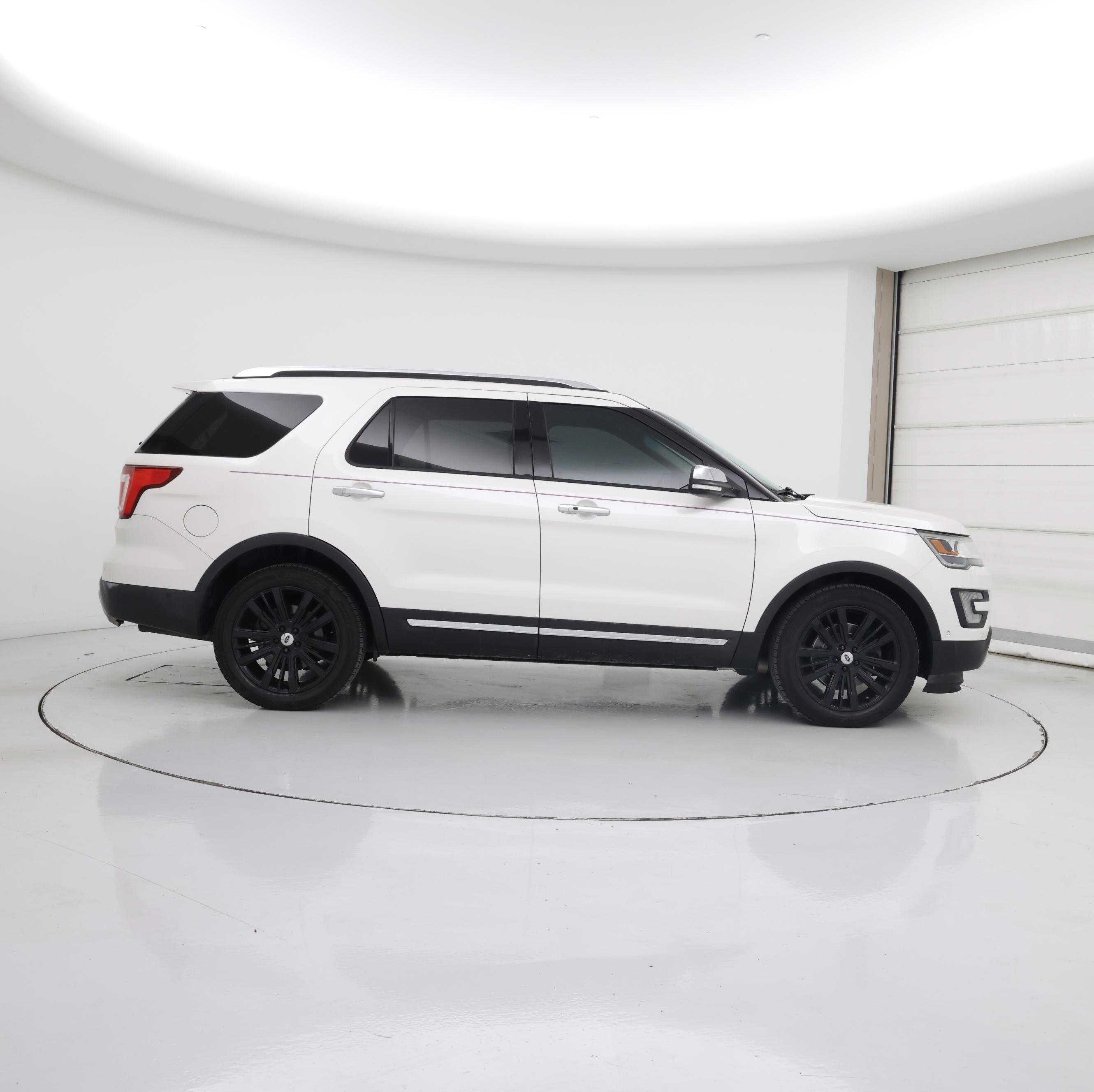 Thumbnail: 2016 Ford Explorer - 7