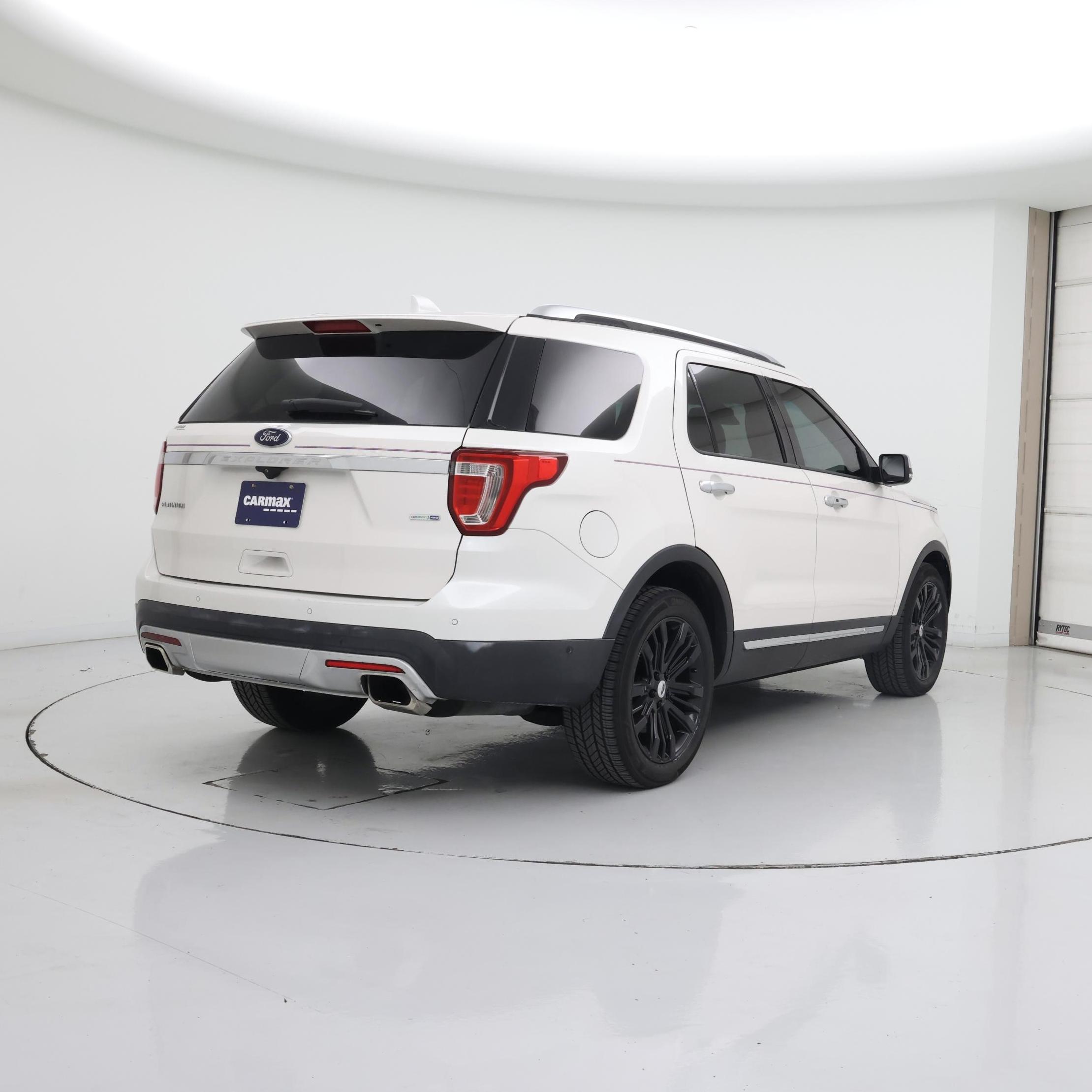 Thumbnail: 2016 Ford Explorer - 8