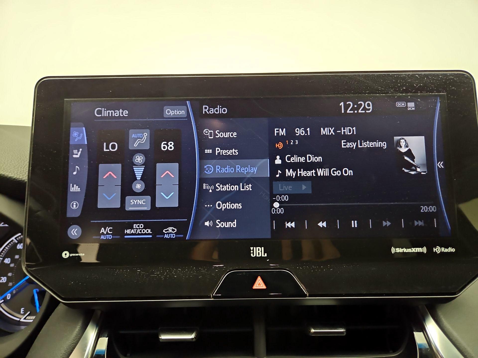 Thumbnail: 2021 Toyota Venza - 15