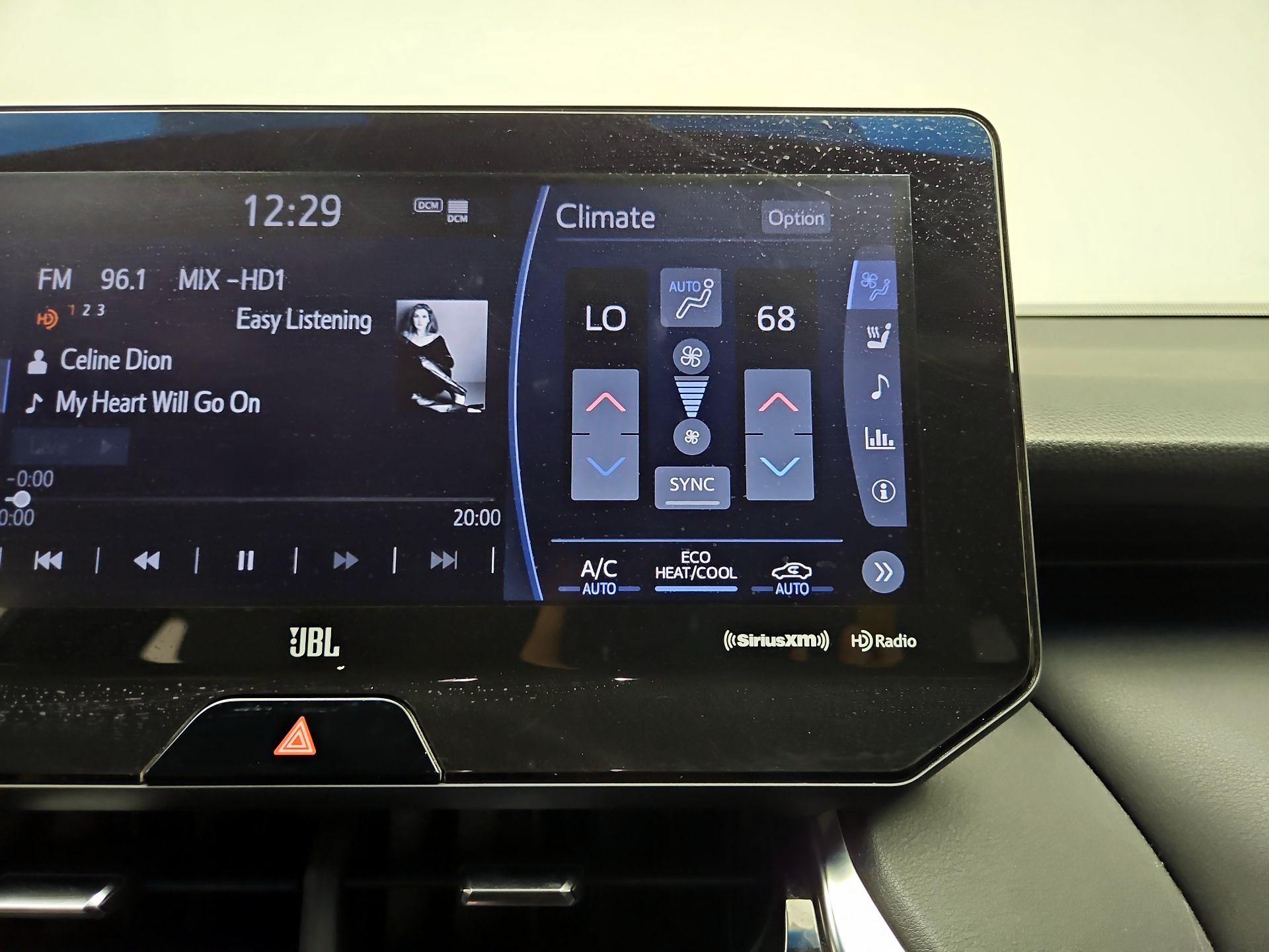 Thumbnail: 2021 Toyota Venza - 16