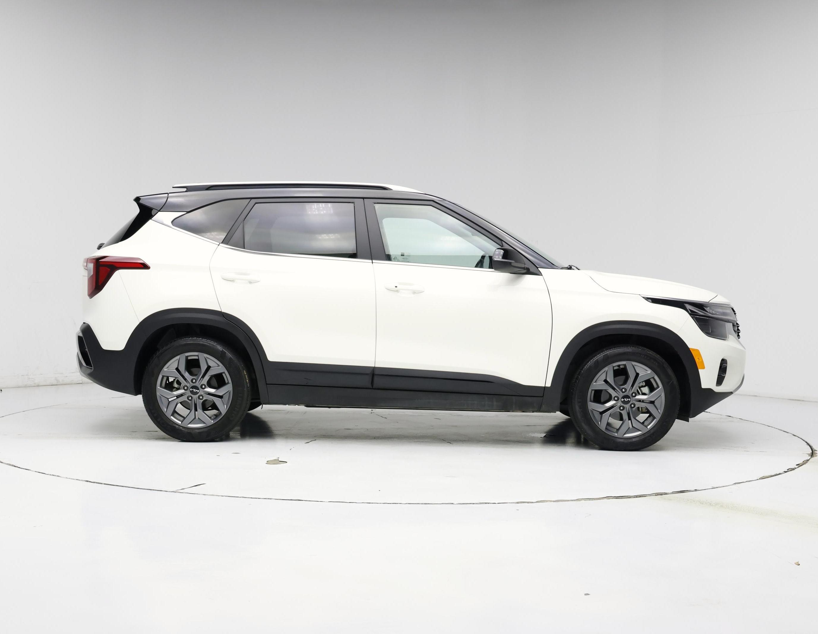 Thumbnail: 2024 Kia Seltos - 7