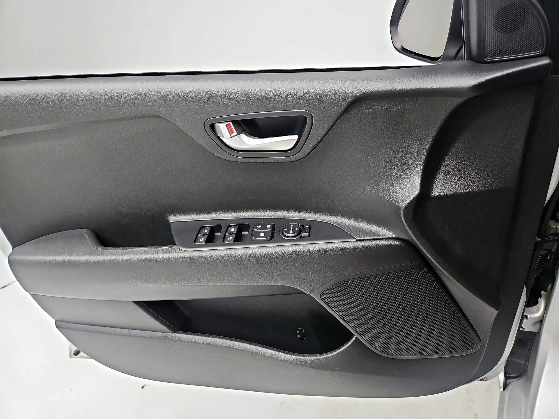 Thumbnail: 2021 Kia Rio - 12