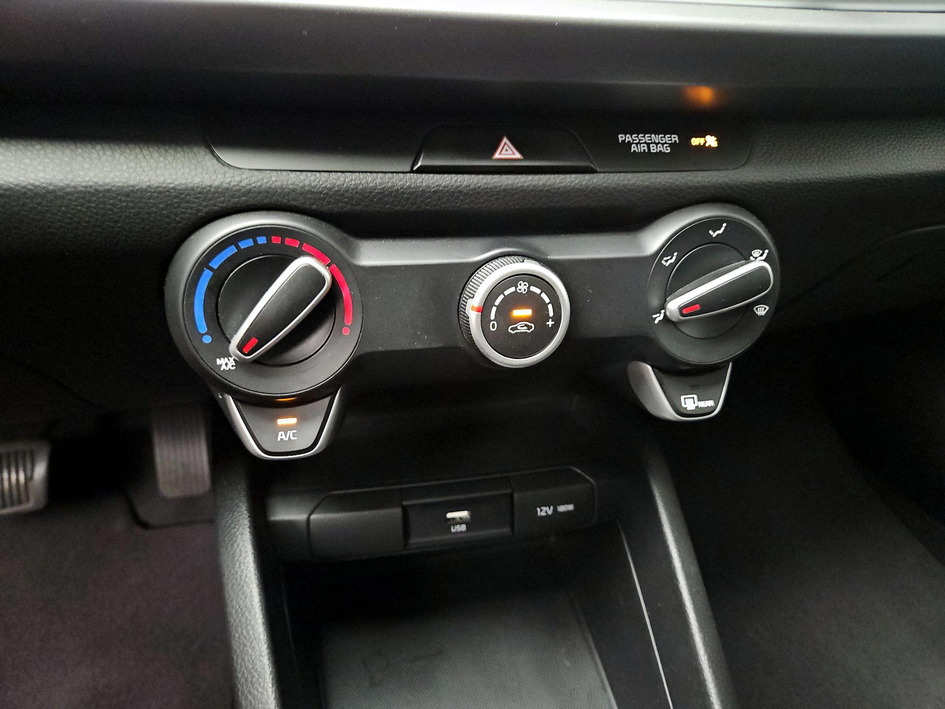 Thumbnail: 2021 Kia Rio - 16