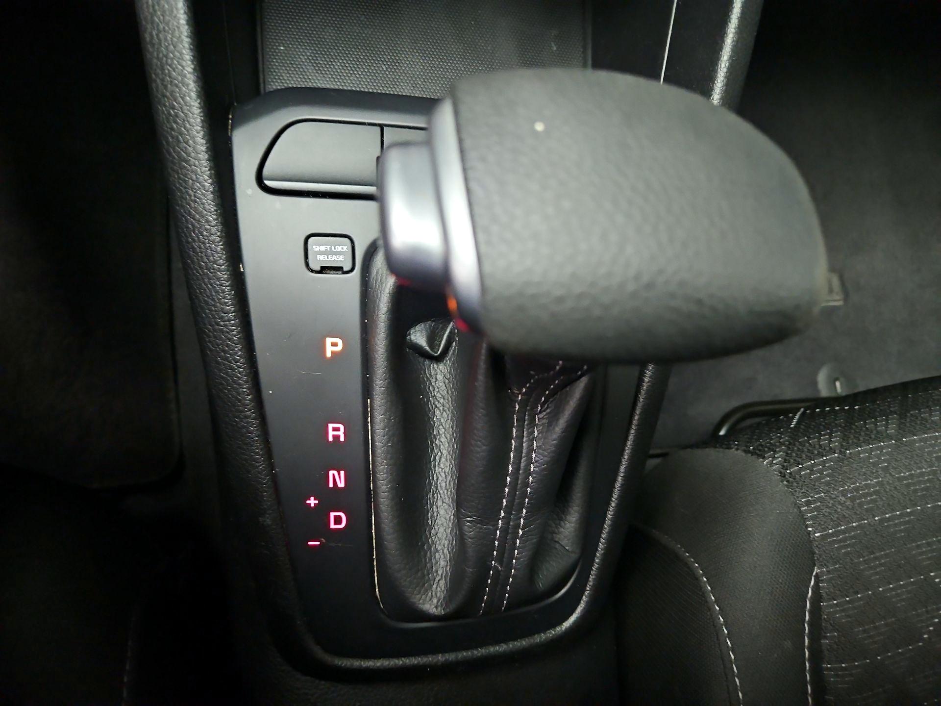 Thumbnail: 2021 Kia Rio - 17