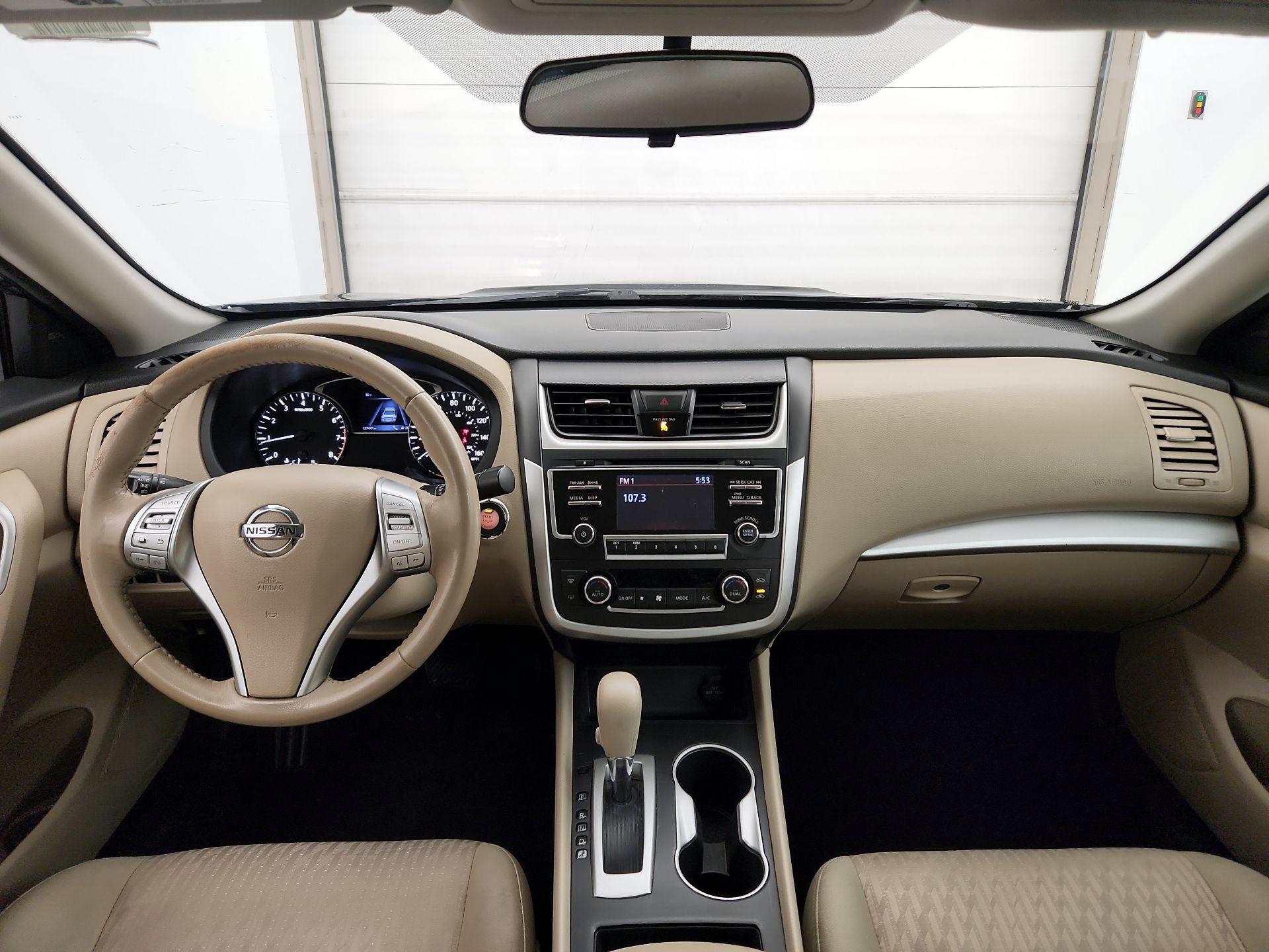 Thumbnail: 2017 Nissan Altima - 9