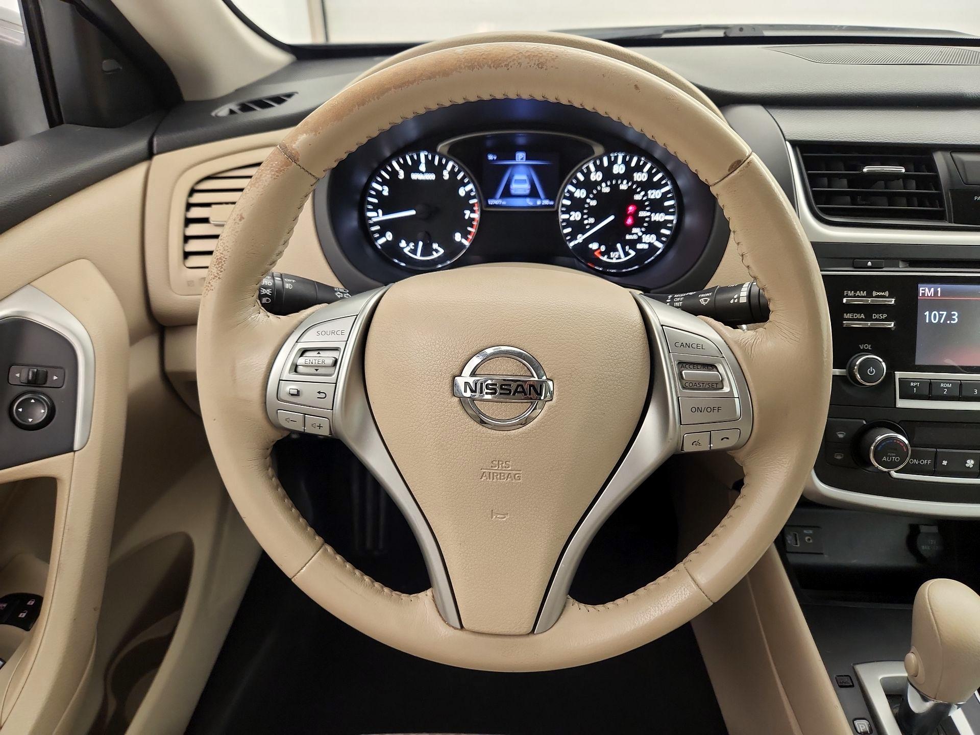 Thumbnail: 2017 Nissan Altima - 10