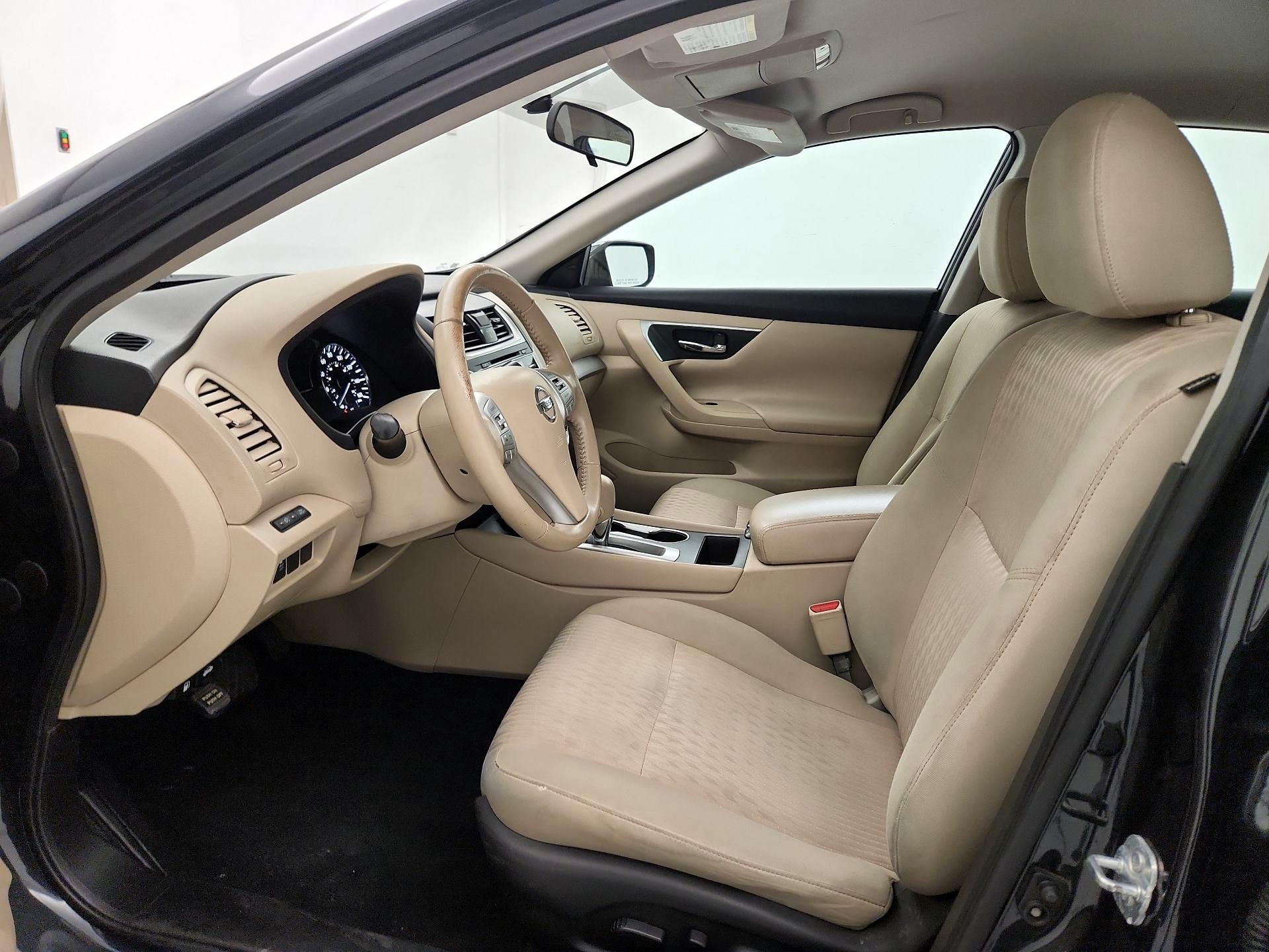 Thumbnail: 2017 Nissan Altima - 11