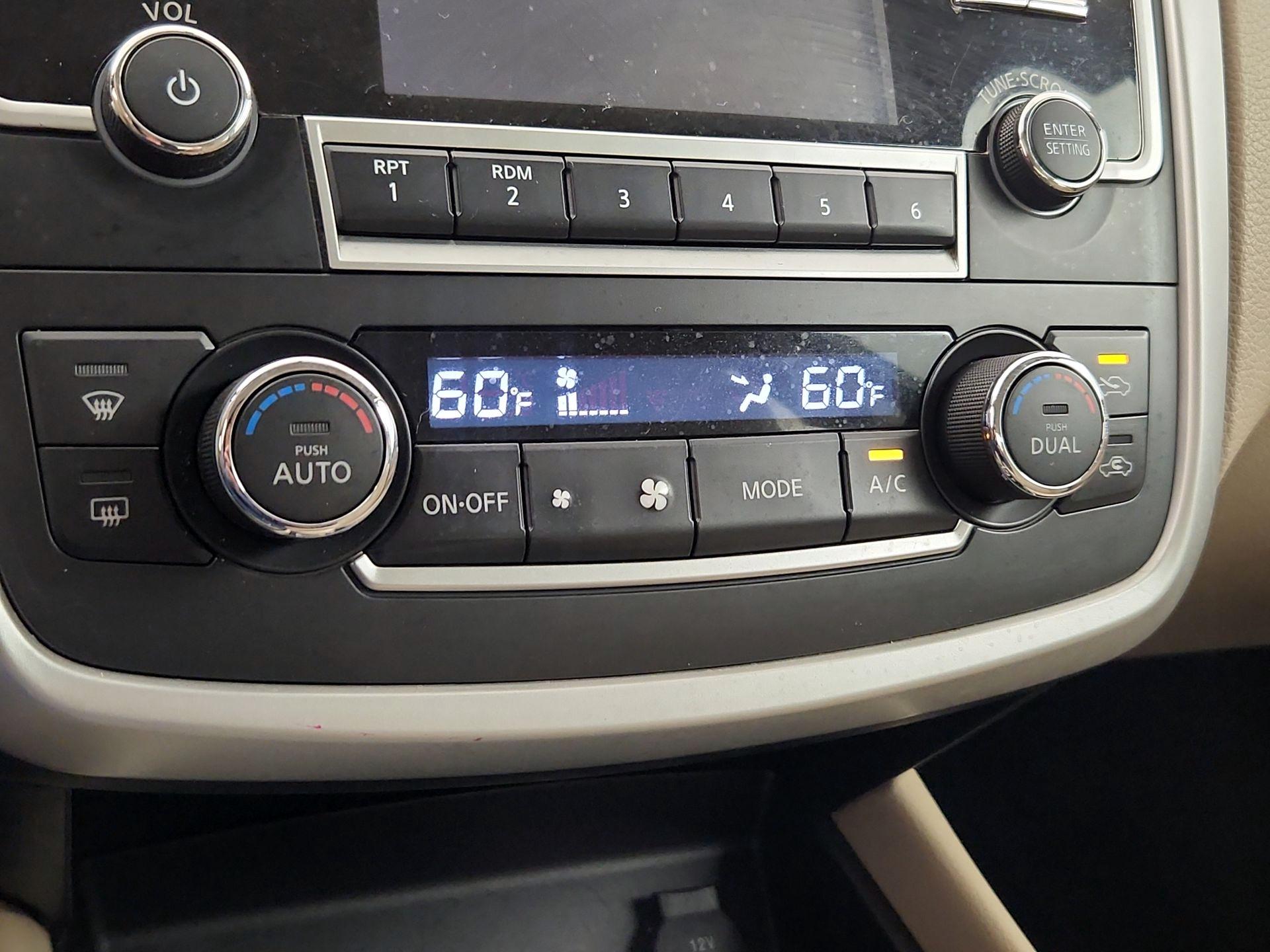 Thumbnail: 2017 Nissan Altima - 16