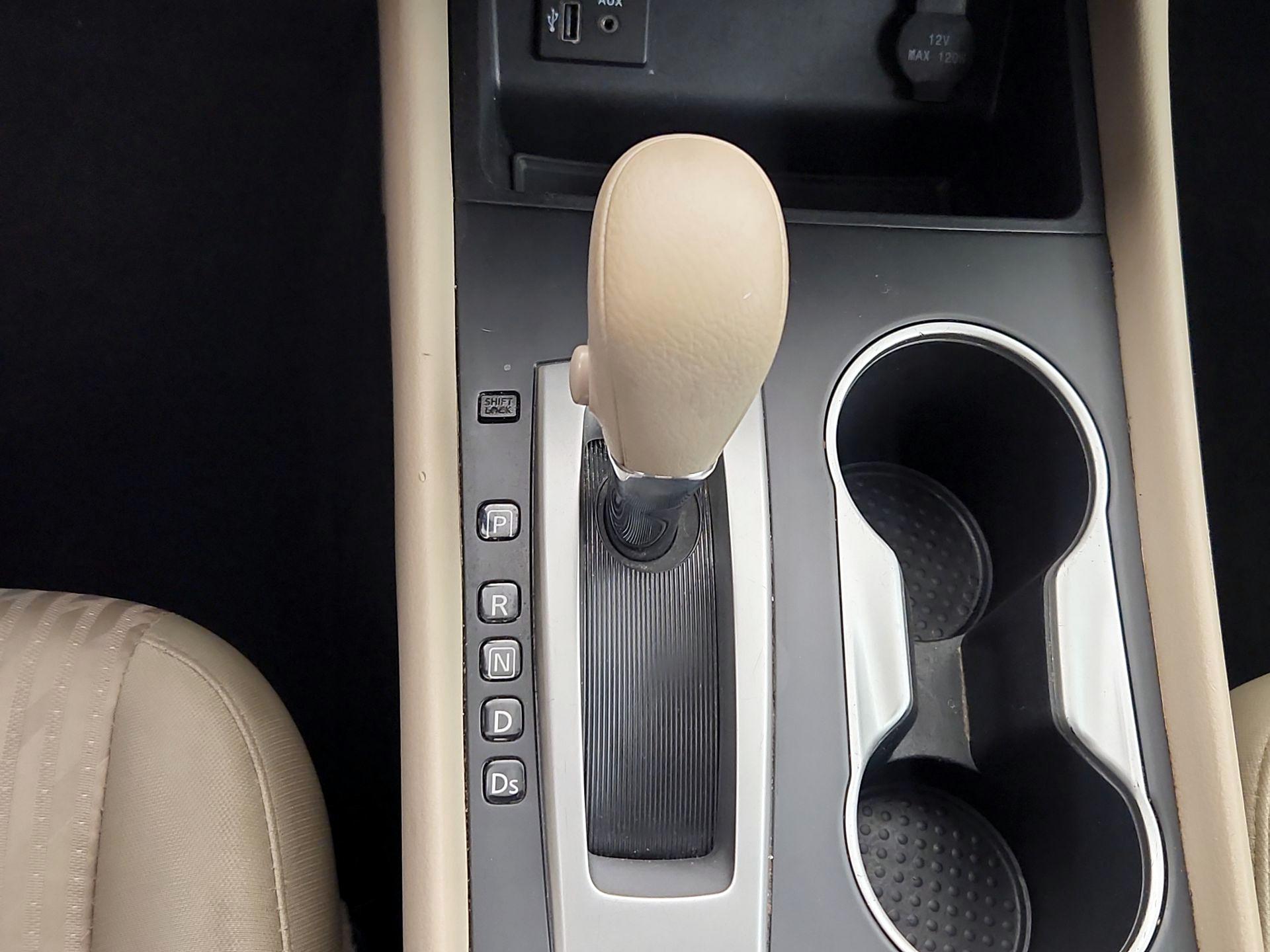 Thumbnail: 2017 Nissan Altima - 17