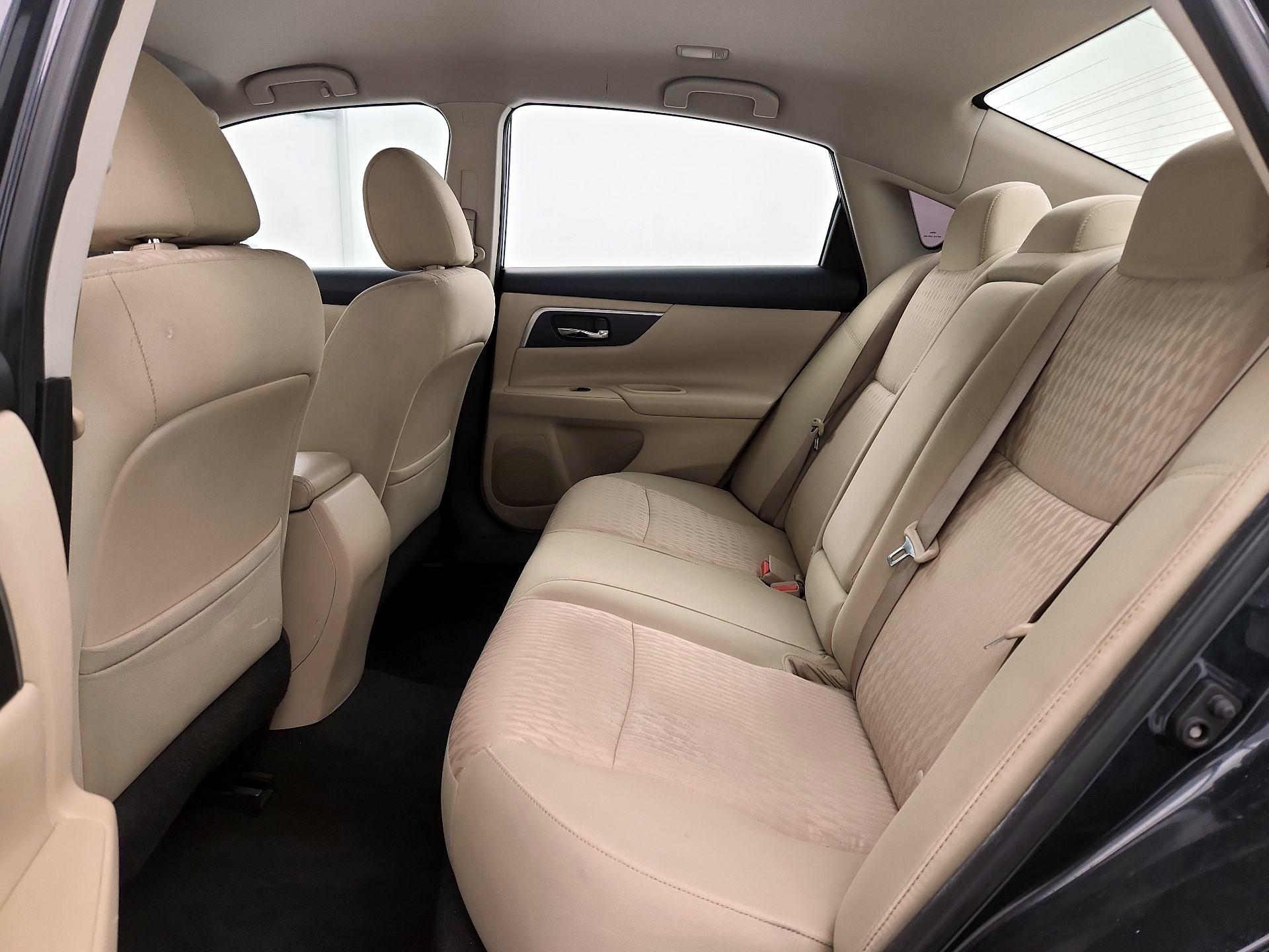 Thumbnail: 2017 Nissan Altima - 19