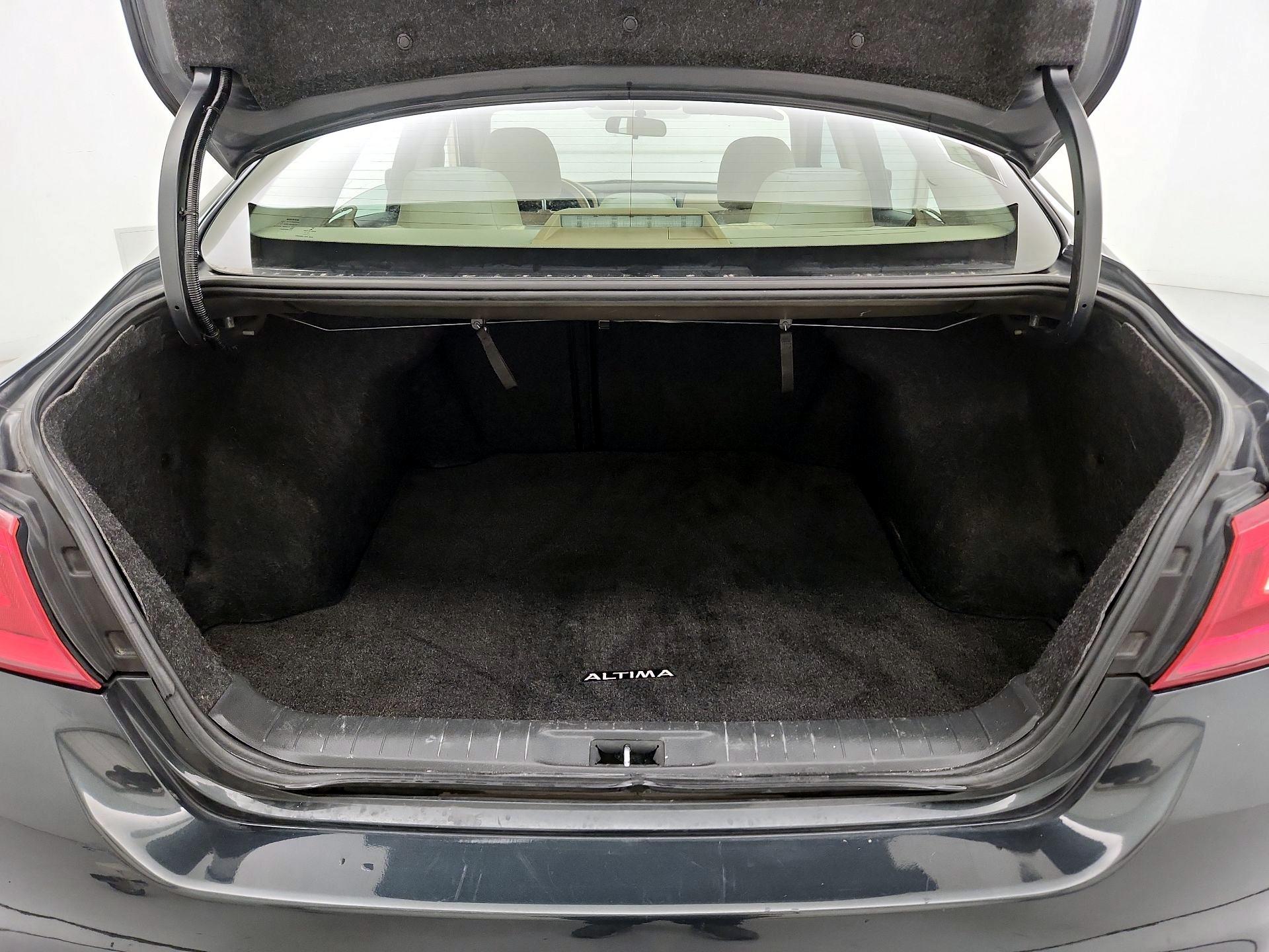 Thumbnail: 2017 Nissan Altima - 20