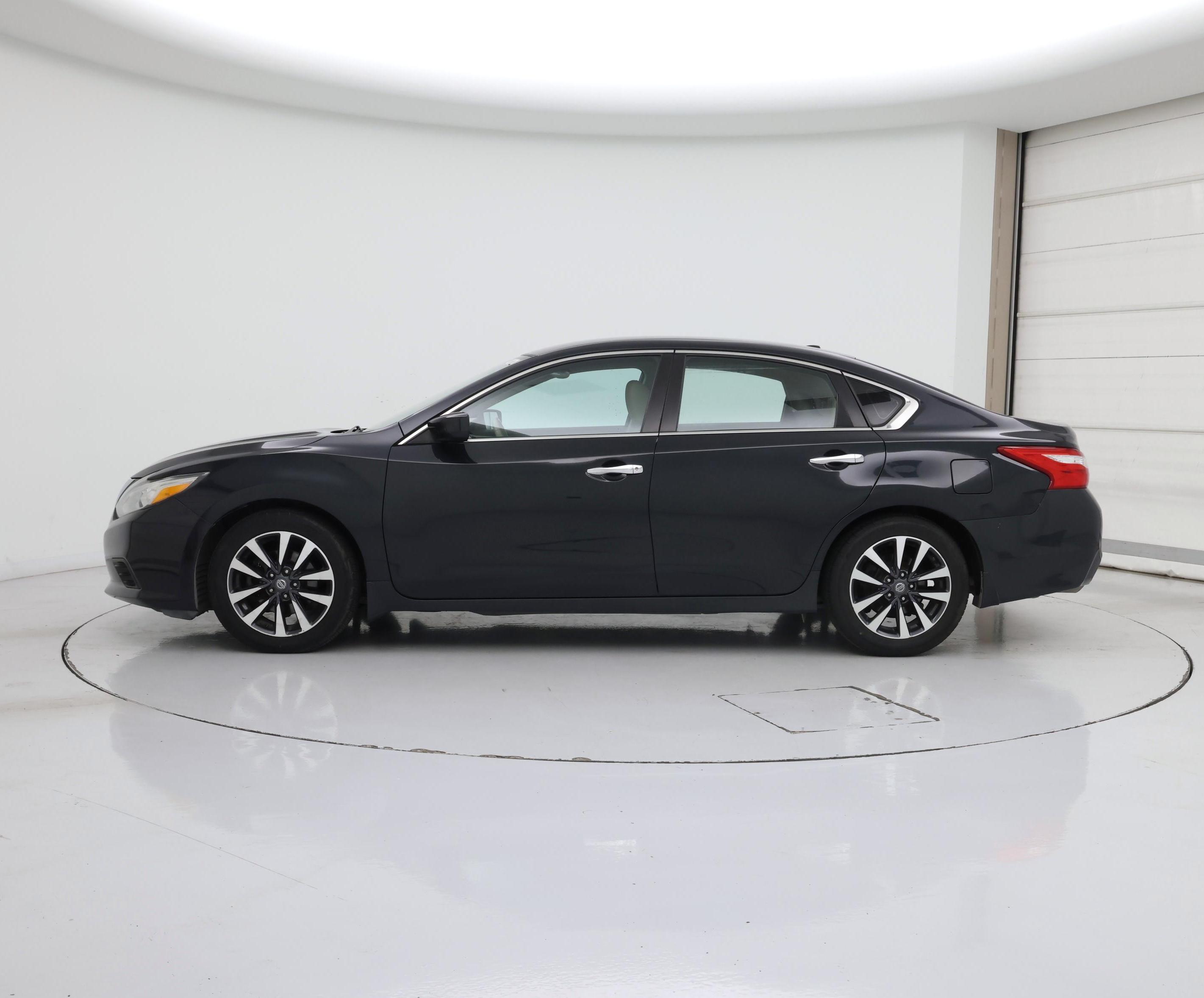 Thumbnail: 2017 Nissan Altima - 3