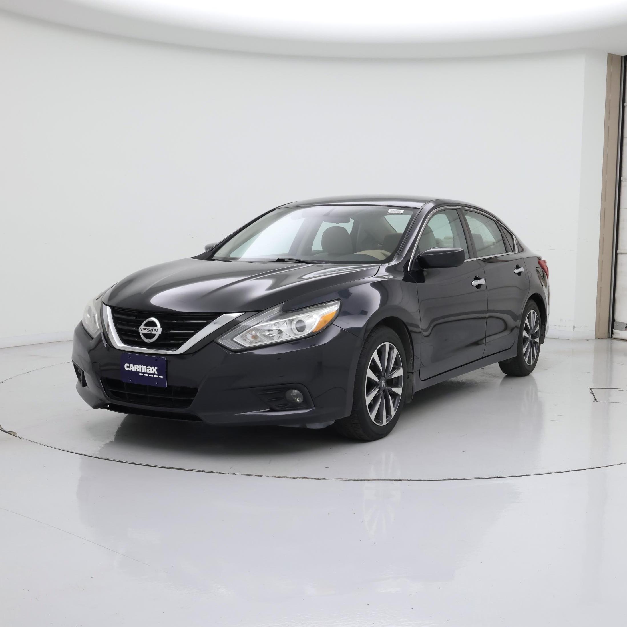 Thumbnail: 2017 Nissan Altima - 4