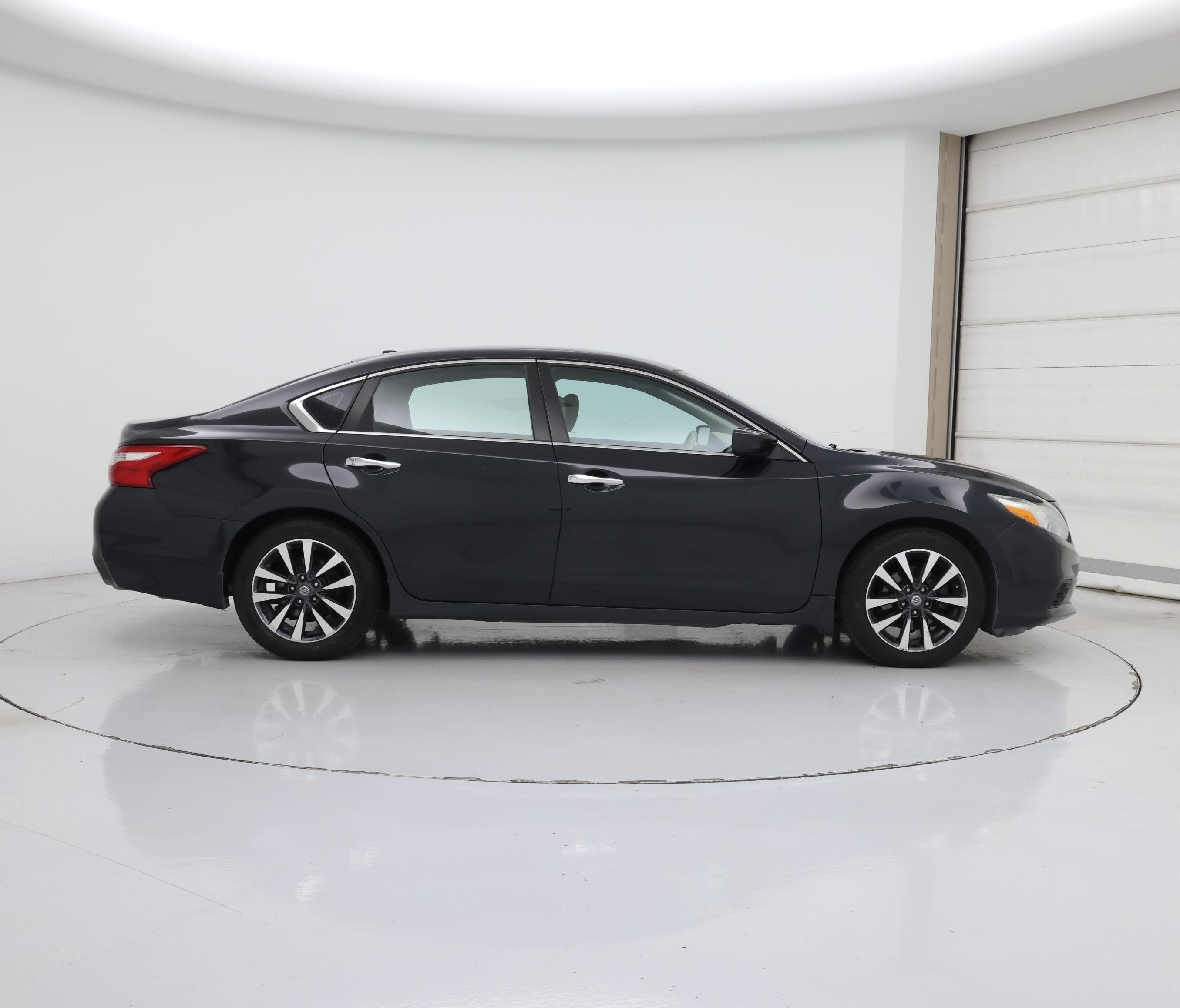 Thumbnail: 2017 Nissan Altima - 7