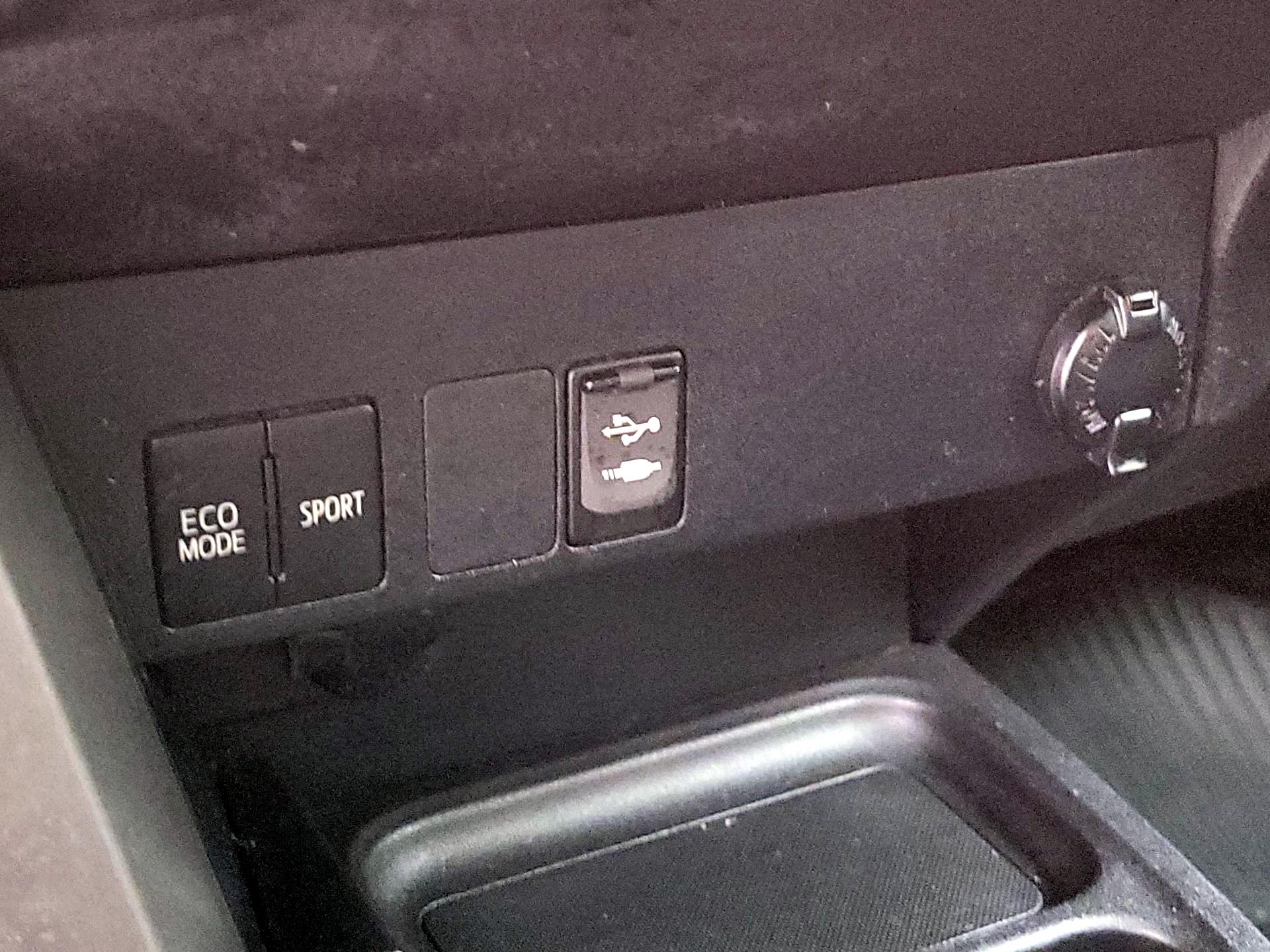 Thumbnail: 2018 Toyota RAV4 - 18