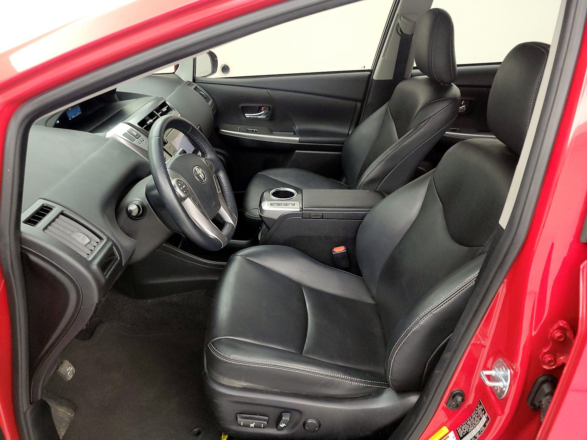 Thumbnail: 2017 Toyota Prius v - 11